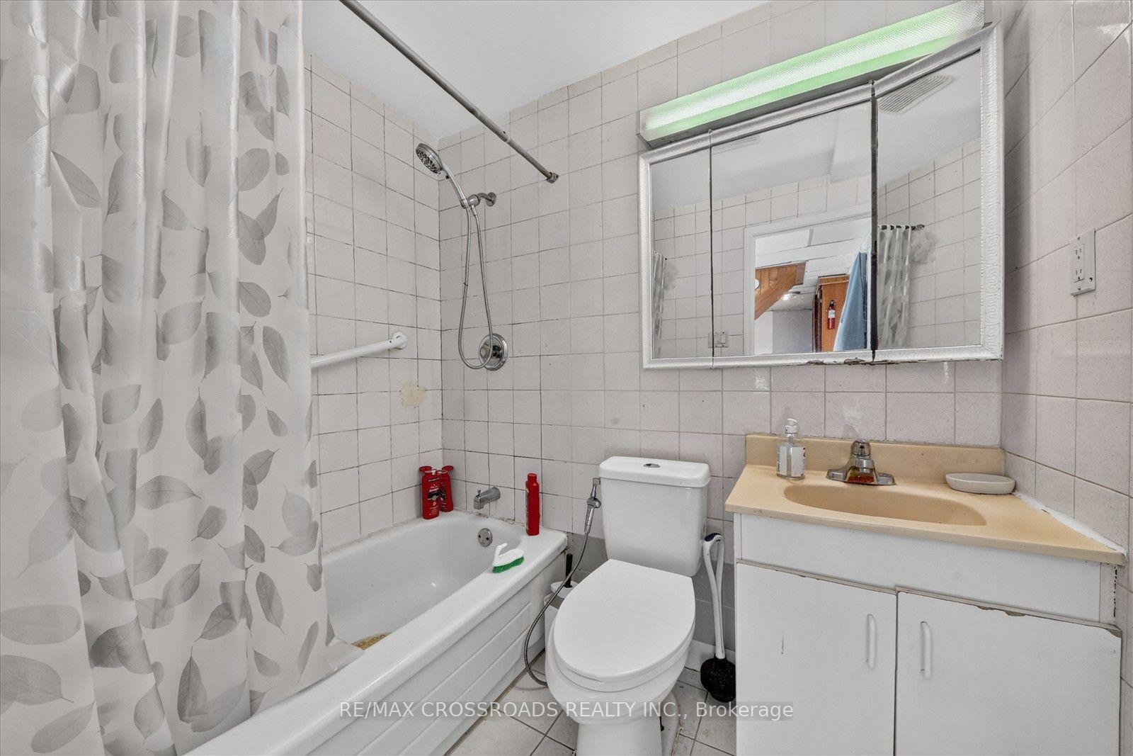 Photo 24 of 210 Linden Avenue, Scarborough, Kennedy Park — HOMEH