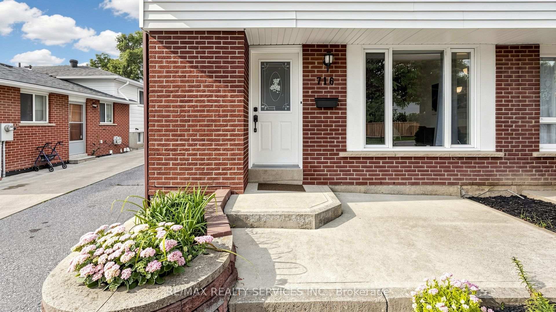 Photo 5 of 716 Eaglemount Crescent, Mississauga, Erindale — HOMEH