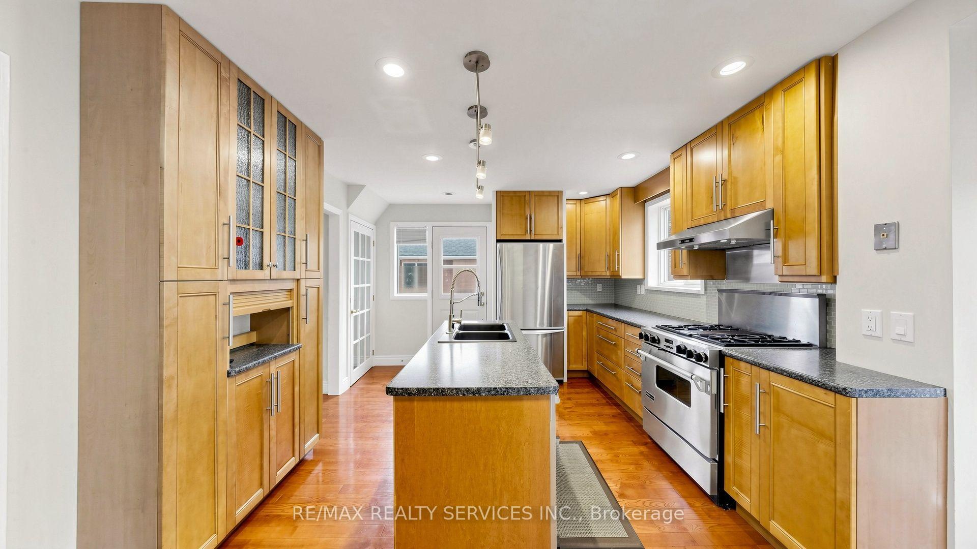 Photo 11 of 716 Eaglemount Crescent, Mississauga, Erindale — HOMEH