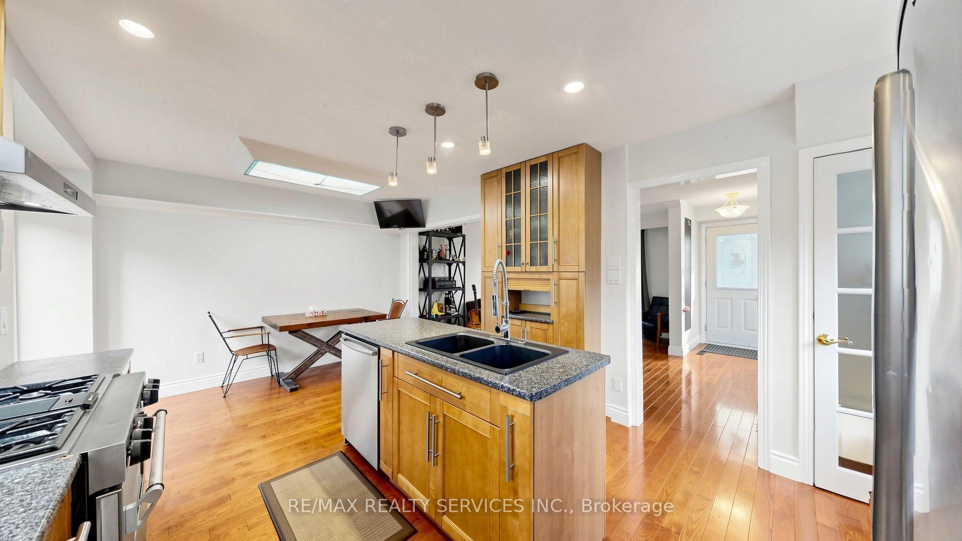 Photo 13 of 716 Eaglemount Crescent, Mississauga, Erindale — HOMEH