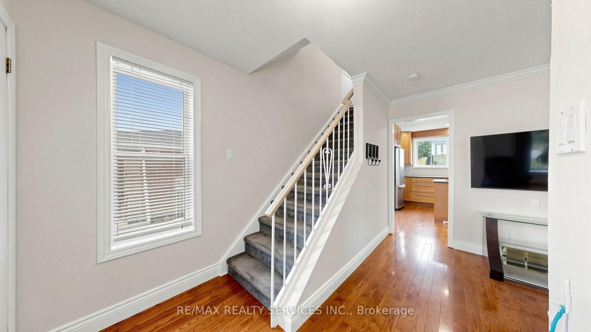 Photo 16 of 716 Eaglemount Crescent, Mississauga, Erindale — HOMEH