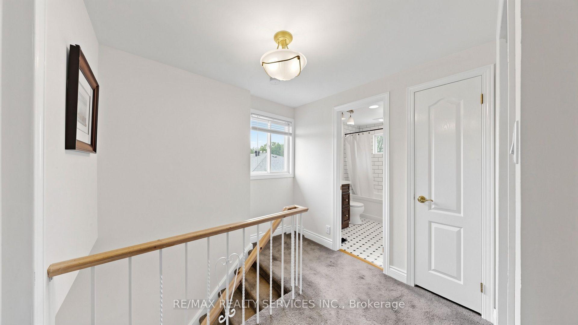 Photo 18 of 716 Eaglemount Crescent, Mississauga, Erindale — HOMEH