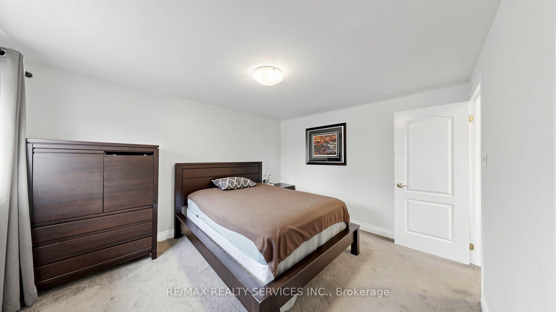Photo 21 of 716 Eaglemount Crescent, Mississauga, Erindale — HOMEH