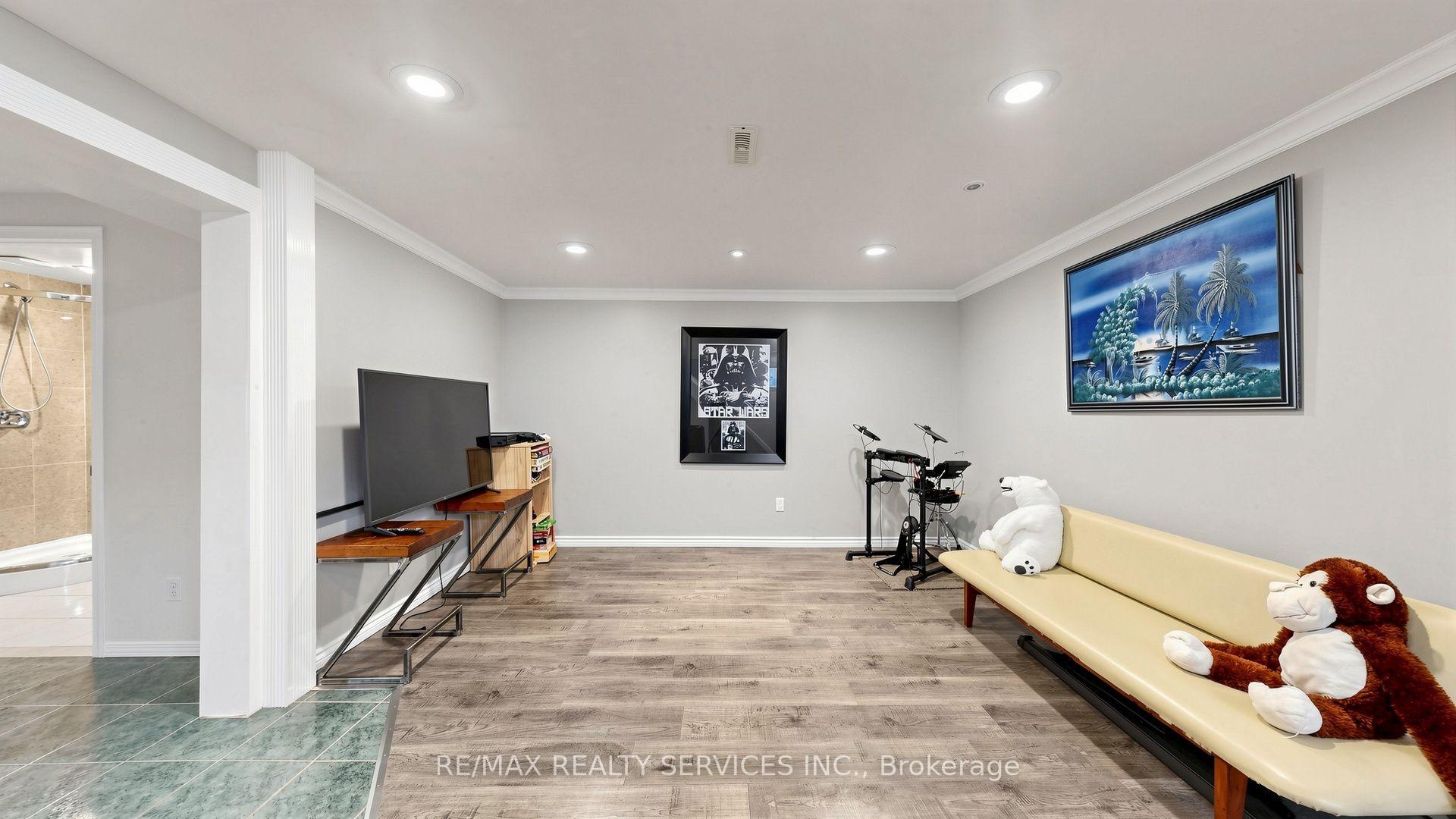 Photo 29 of 716 Eaglemount Crescent, Mississauga, Erindale — HOMEH