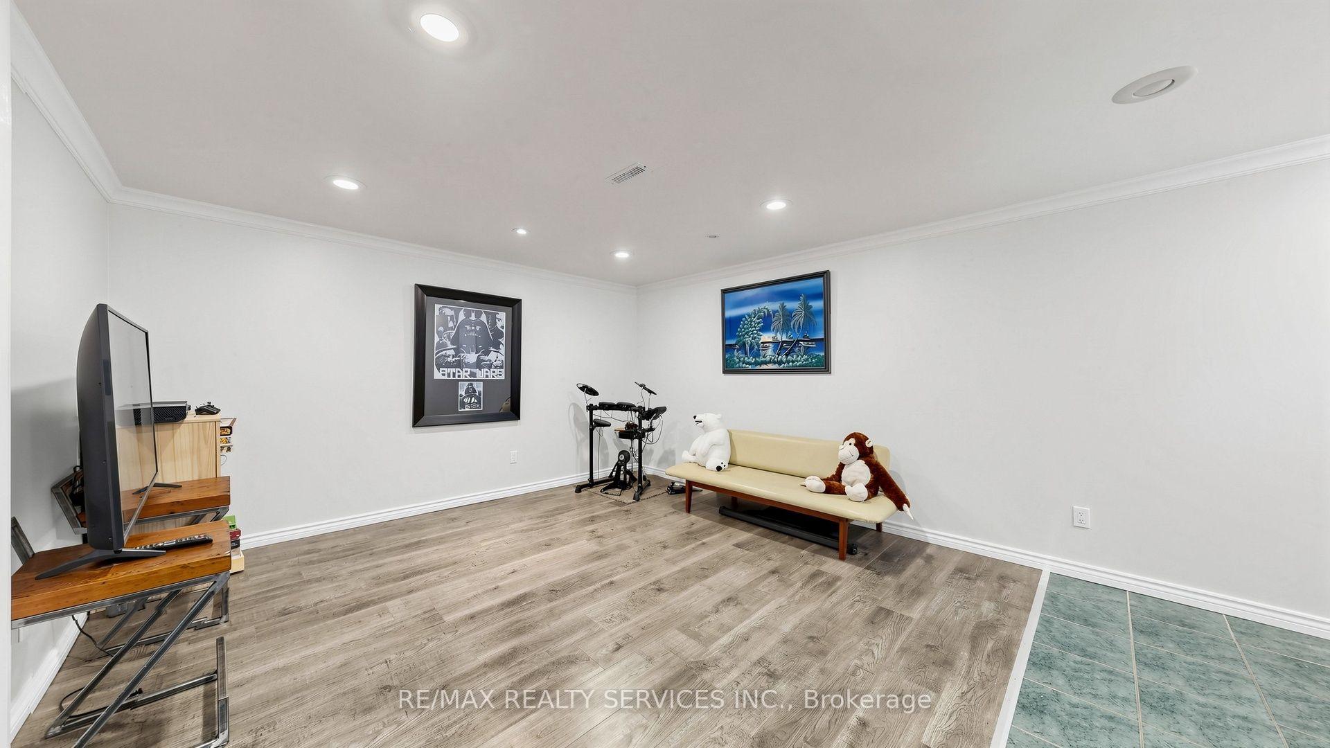 Photo 30 of 716 Eaglemount Crescent, Mississauga, Erindale — HOMEH