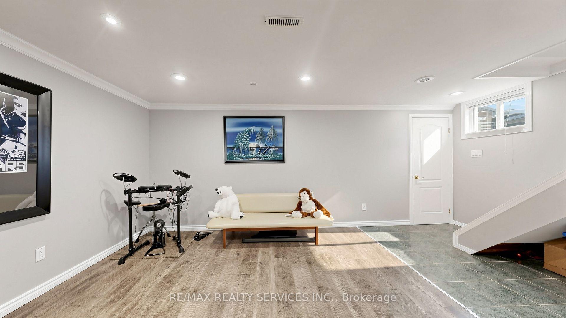 Photo 31 of 716 Eaglemount Crescent, Mississauga, Erindale — HOMEH