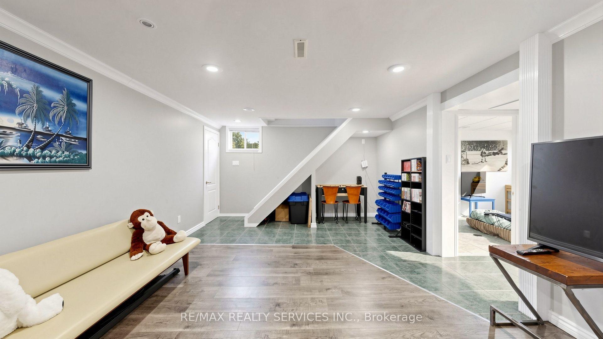 Photo 32 of 716 Eaglemount Crescent, Mississauga, Erindale — HOMEH