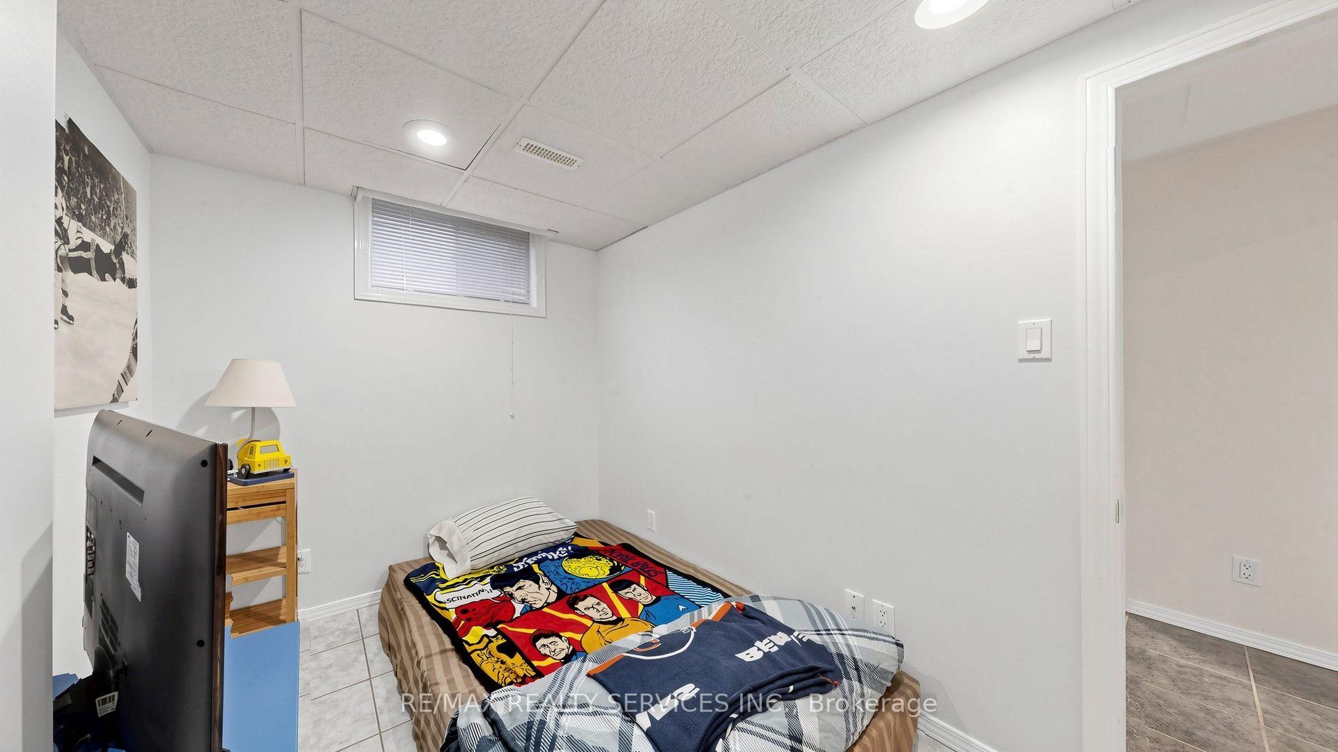 Photo 33 of 716 Eaglemount Crescent, Mississauga, Erindale — HOMEH