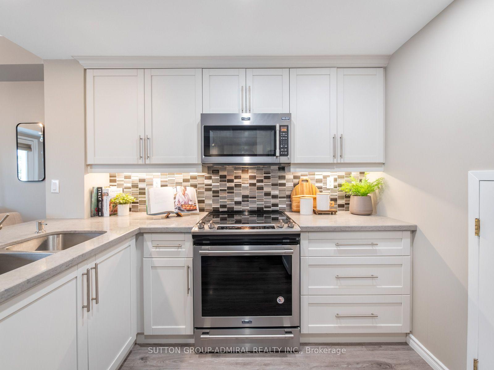Photo 3 of Unit 306, 9 Greenbriar Road, North York, Bayview Village — HOMEH
