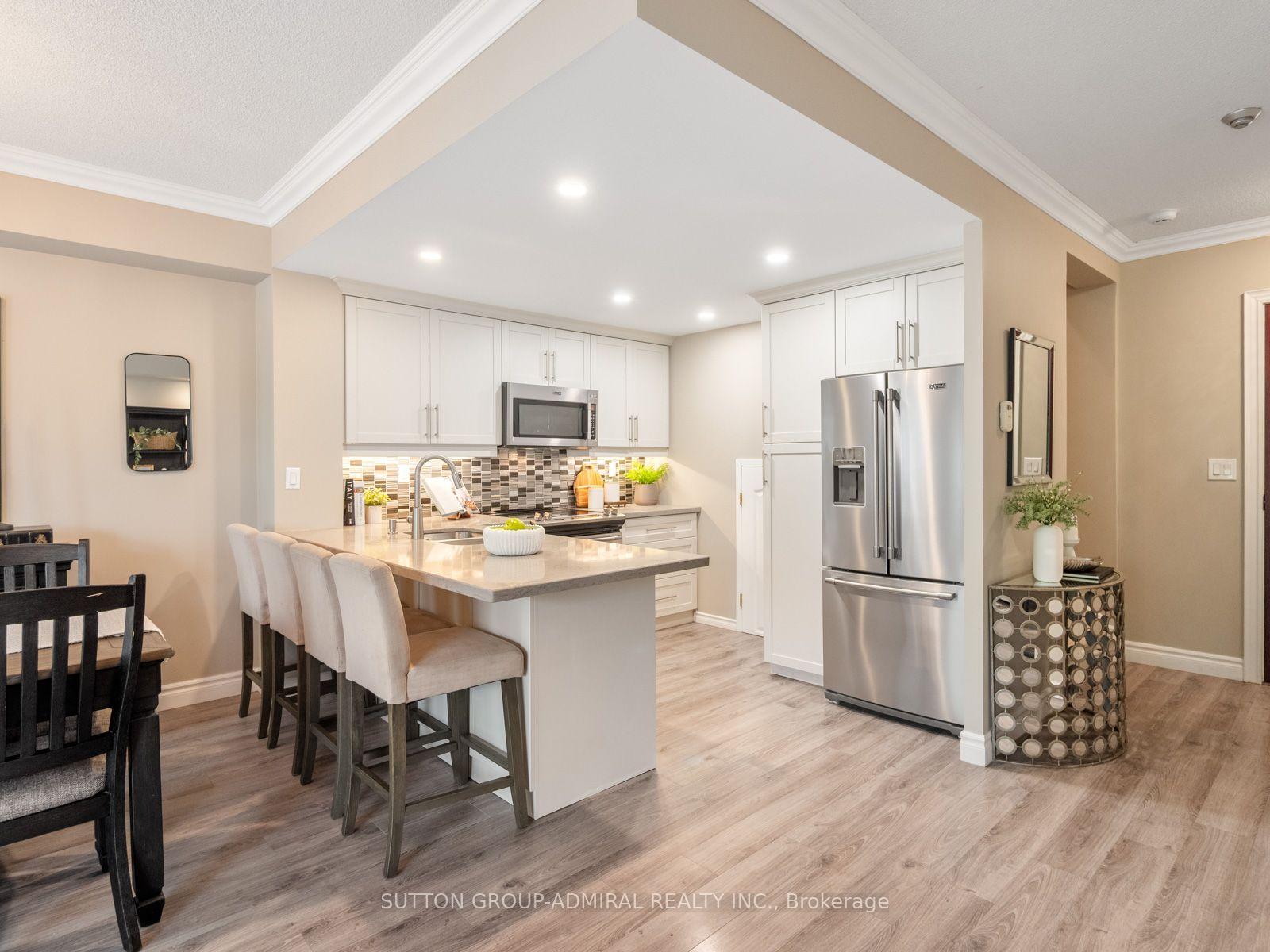 Photo 4 of Unit 306, 9 Greenbriar Road, North York, Bayview Village — HOMEH