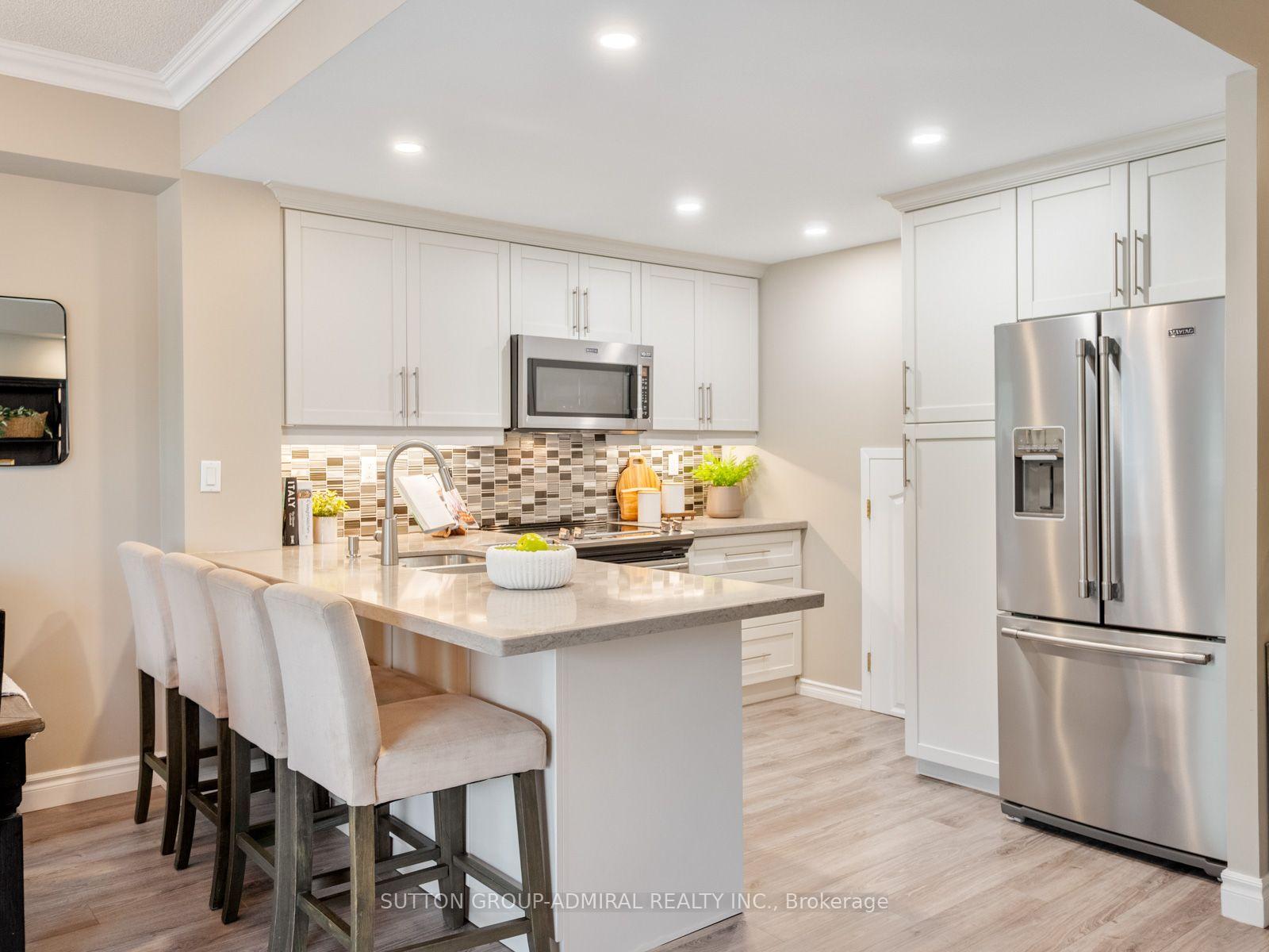 Photo 5 of Unit 306, 9 Greenbriar Road, North York, Bayview Village — HOMEH