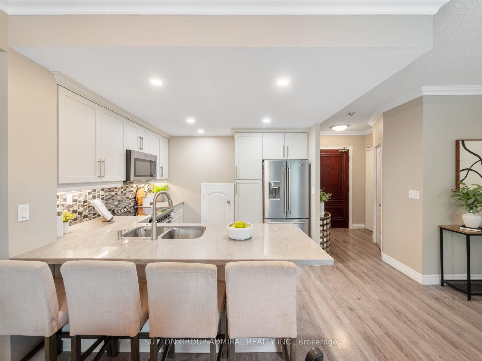 Photo 6 of Unit 306, 9 Greenbriar Road, North York, Bayview Village — HOMEH