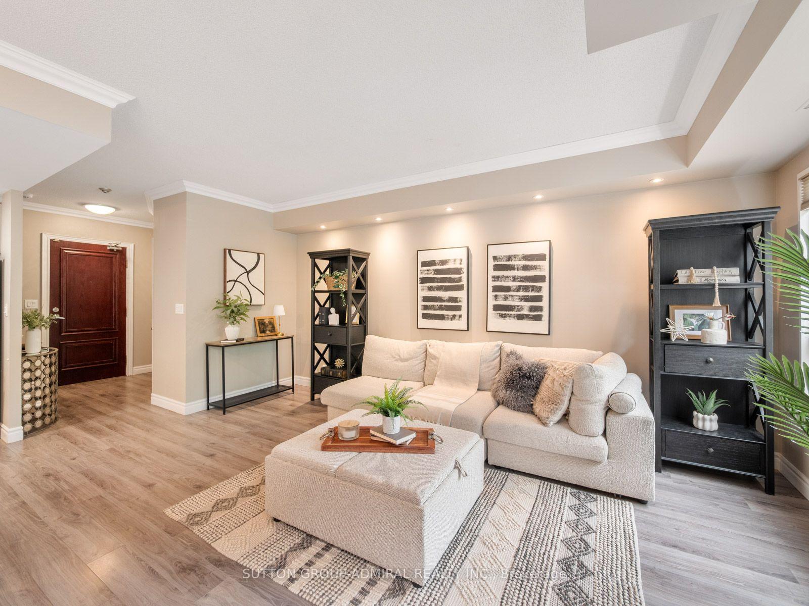 Photo 13 of Unit 306, 9 Greenbriar Road, North York, Bayview Village — HOMEH