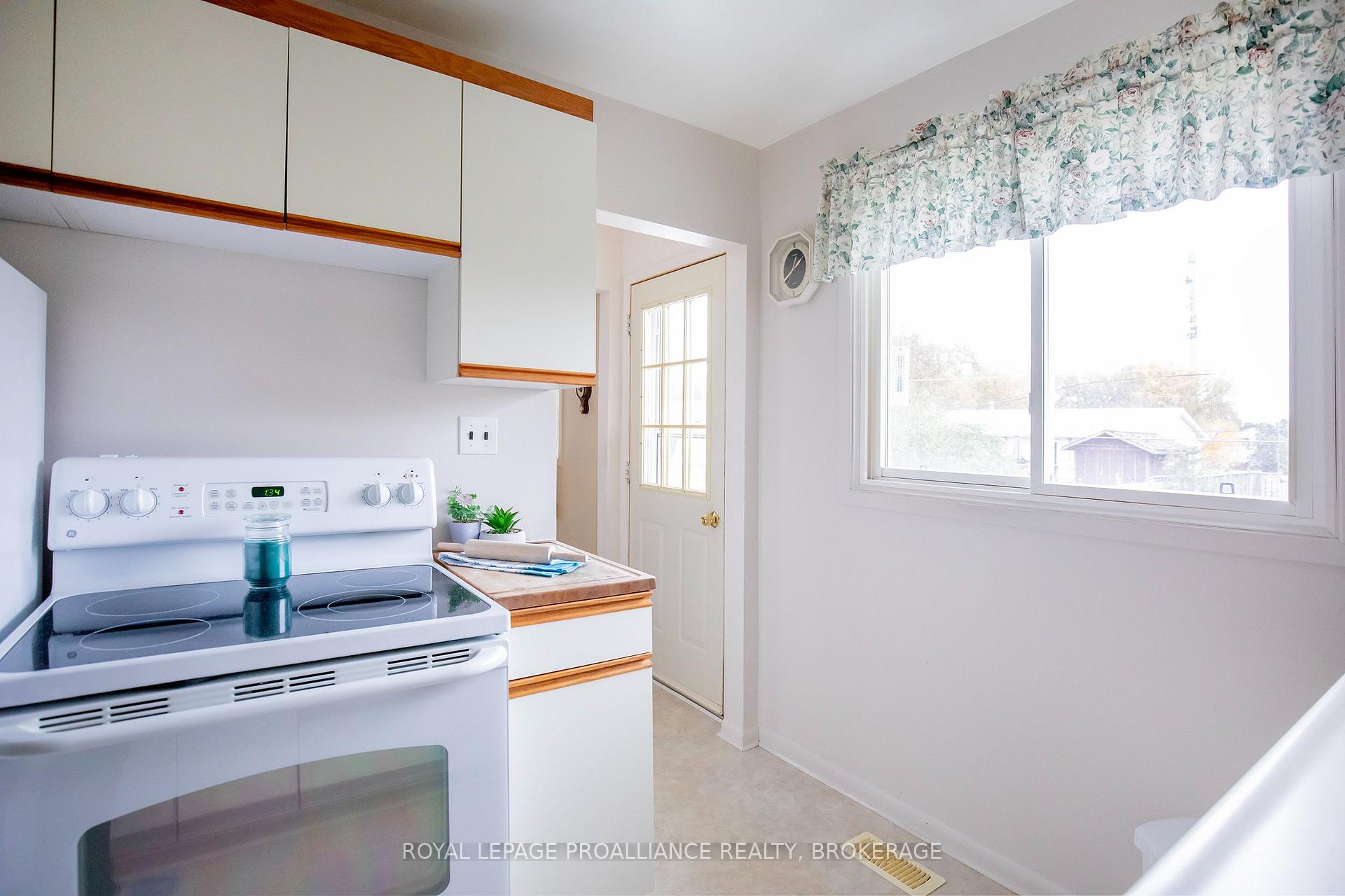 Photo 5 of 676 Willis Street, Kingston, South of Taylor-Kidd Blvd — HOMEH