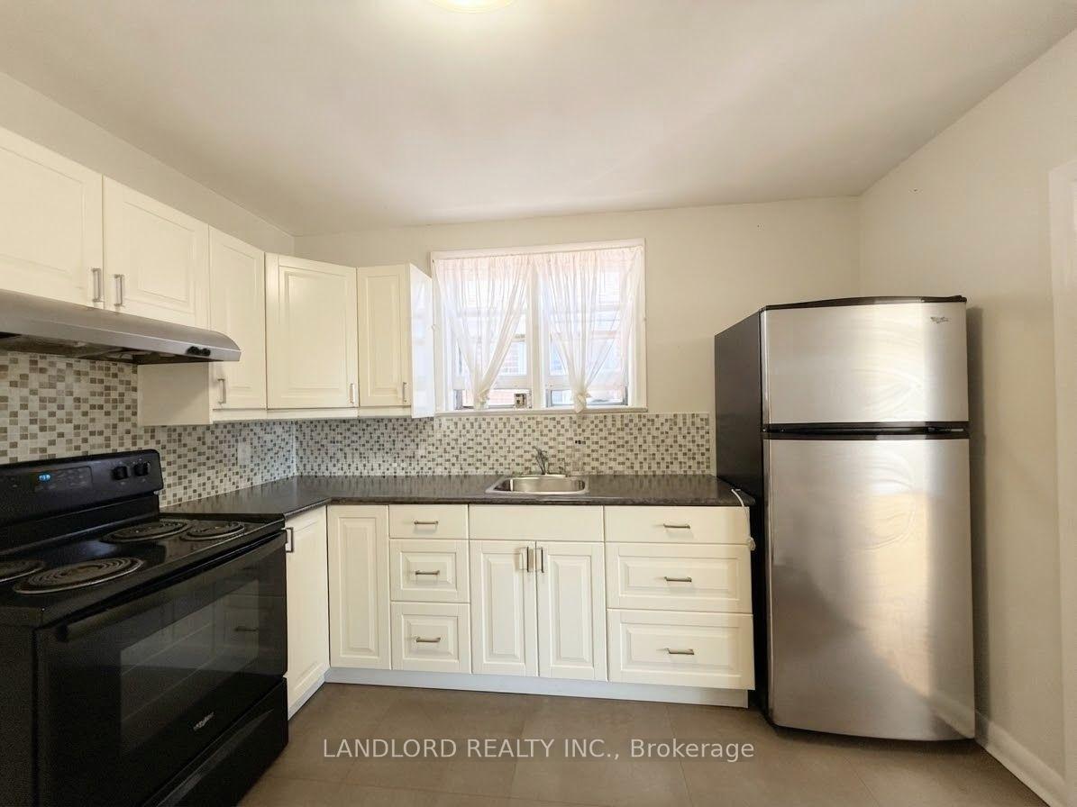 Photo 10 of Unit 2nd Fl, 82 Lanark Avenue, Toronto, Oakwood Village — HOMEH