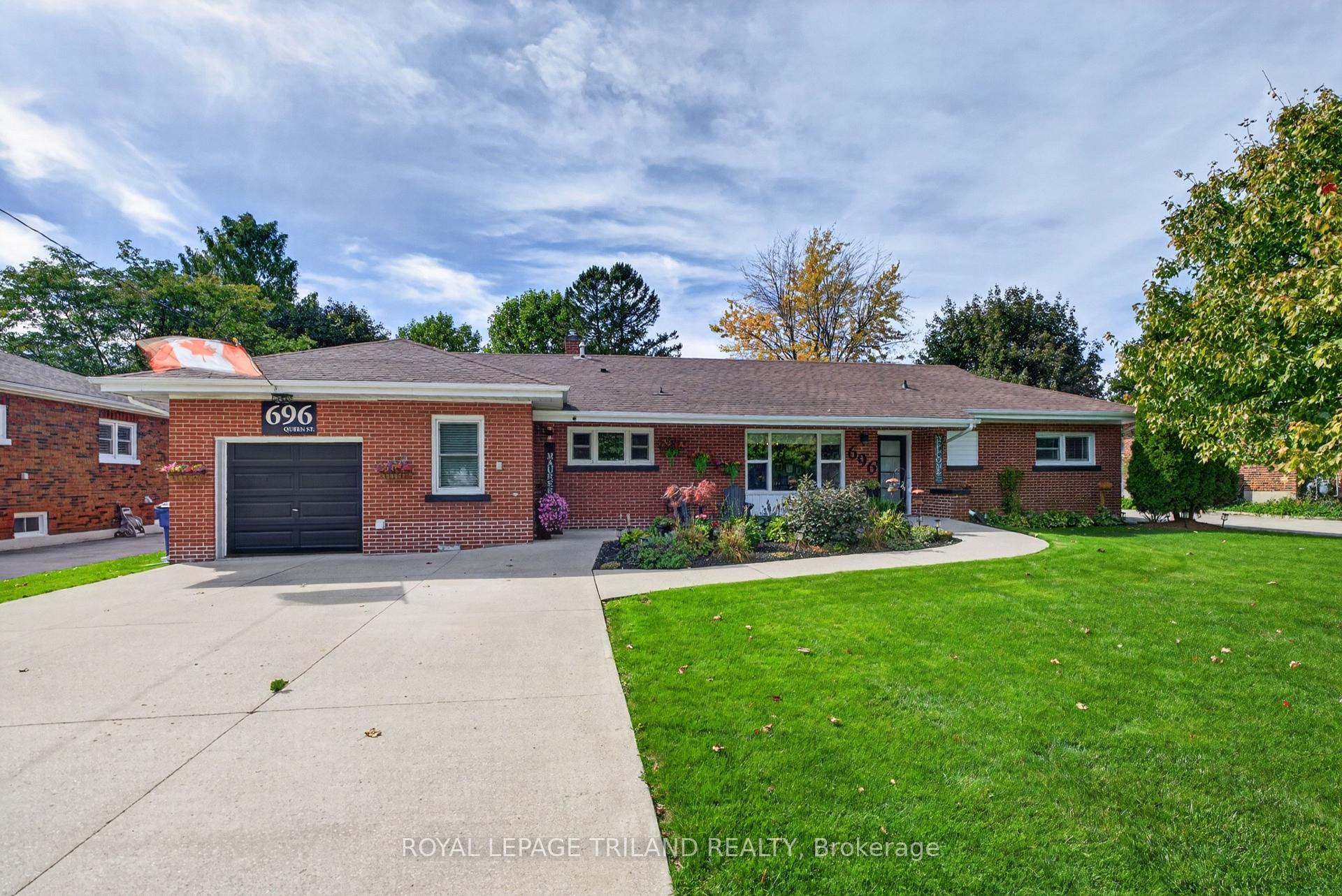 Photo of 696 Queen Street