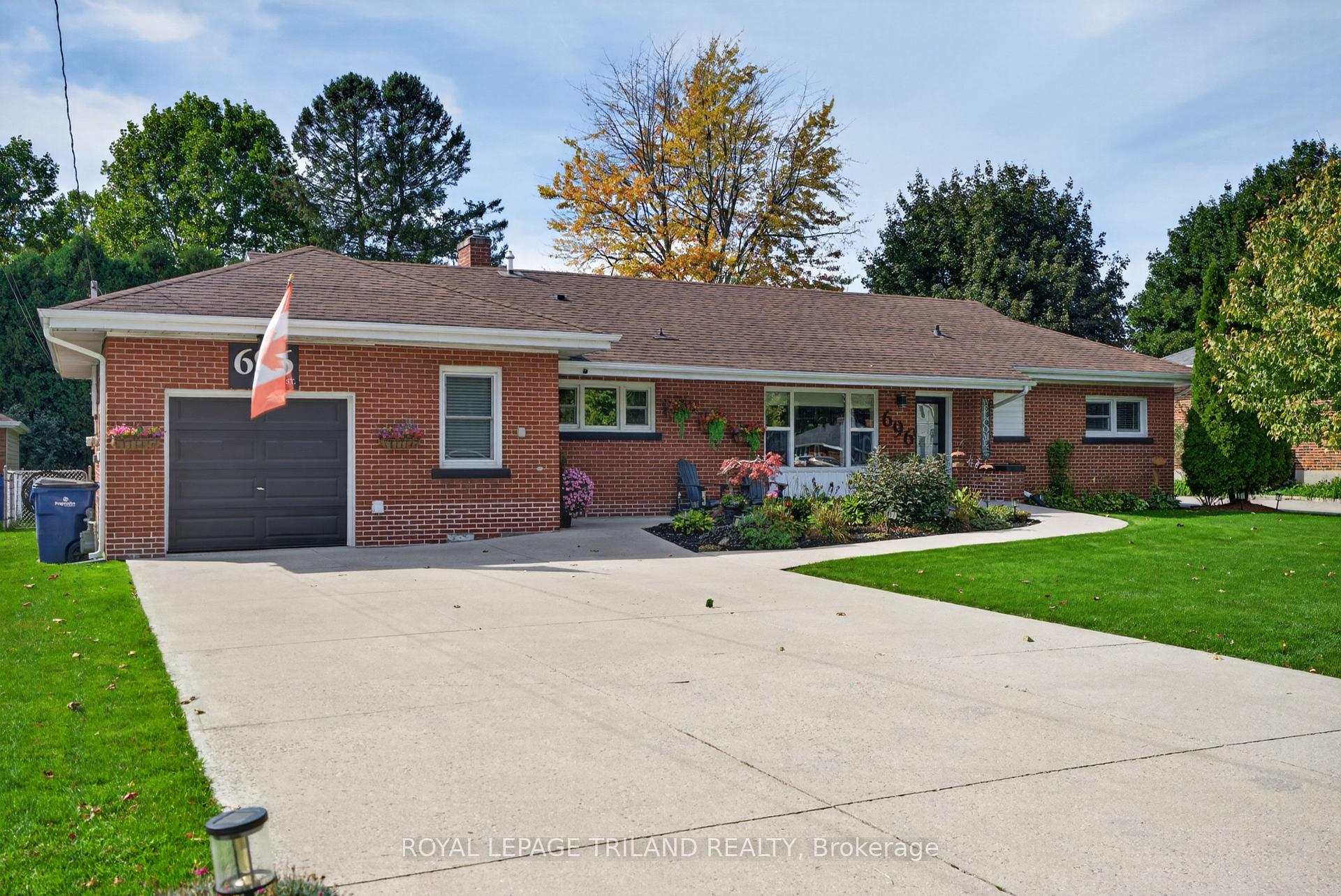 Photo 4 of 696 Queen Street, Chatham-Kent, Chatham — HOMEH