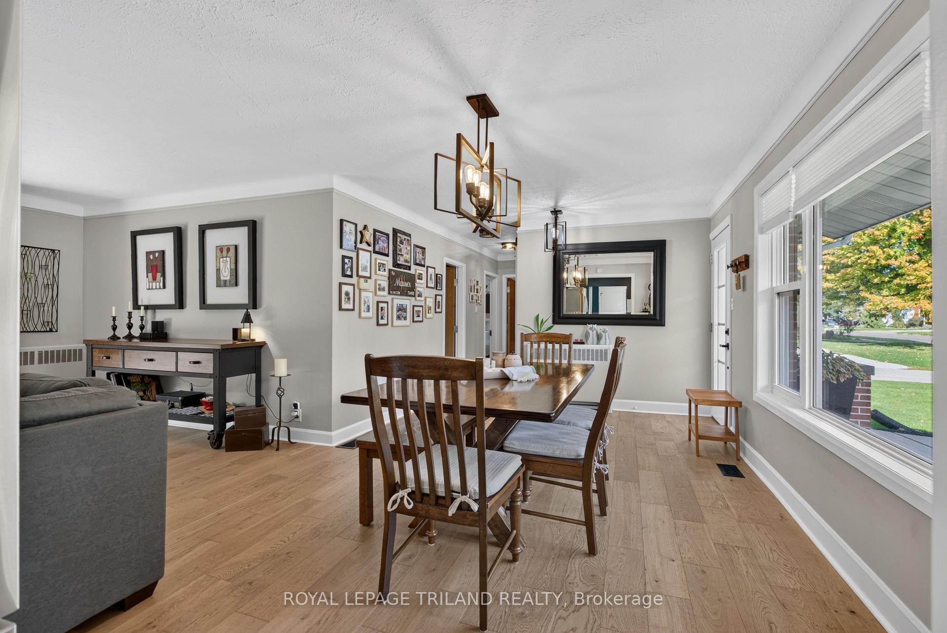 Photo 10 of 696 Queen Street, Chatham-Kent, Chatham — HOMEH