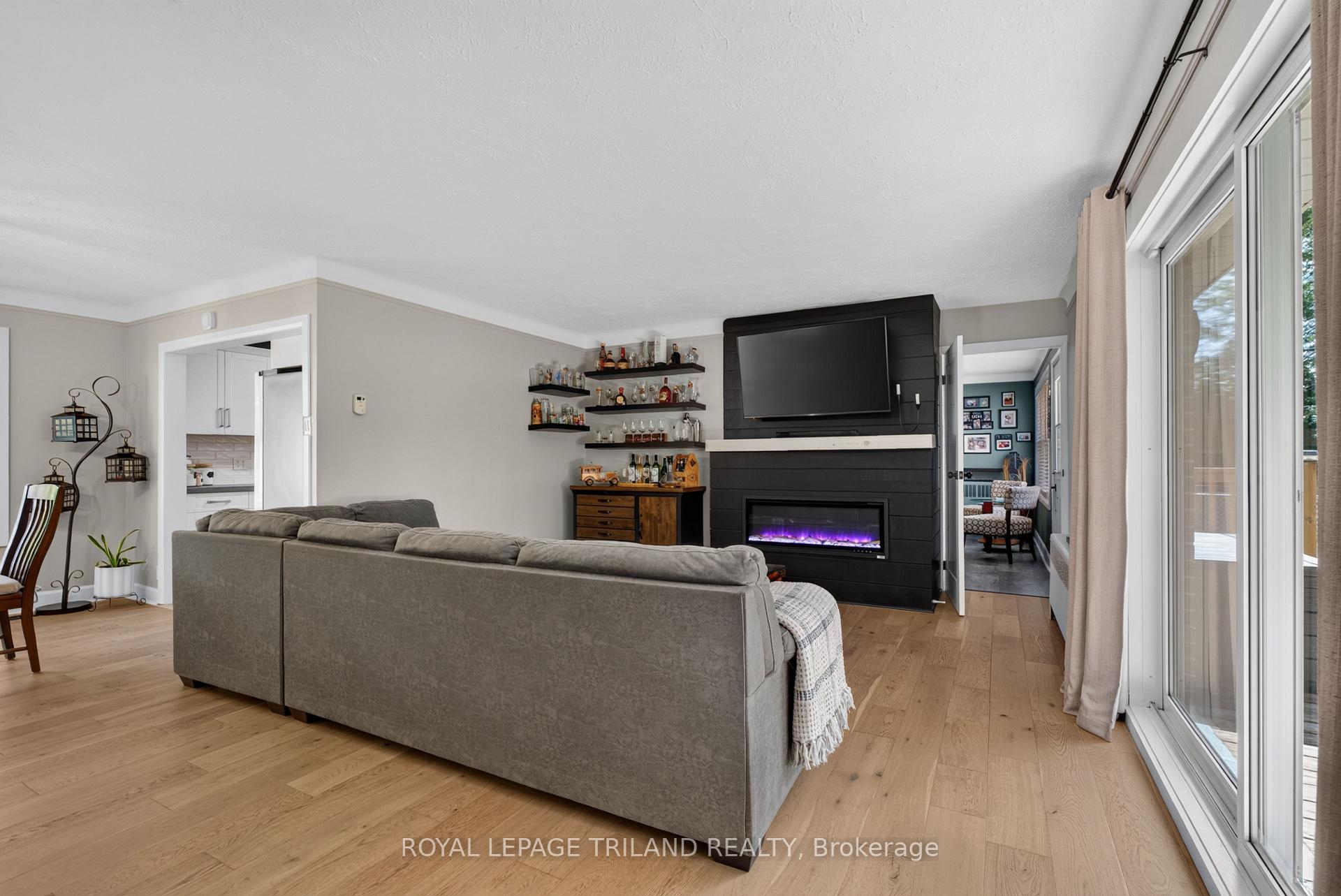 Photo 17 of 696 Queen Street, Chatham-Kent, Chatham — HOMEH