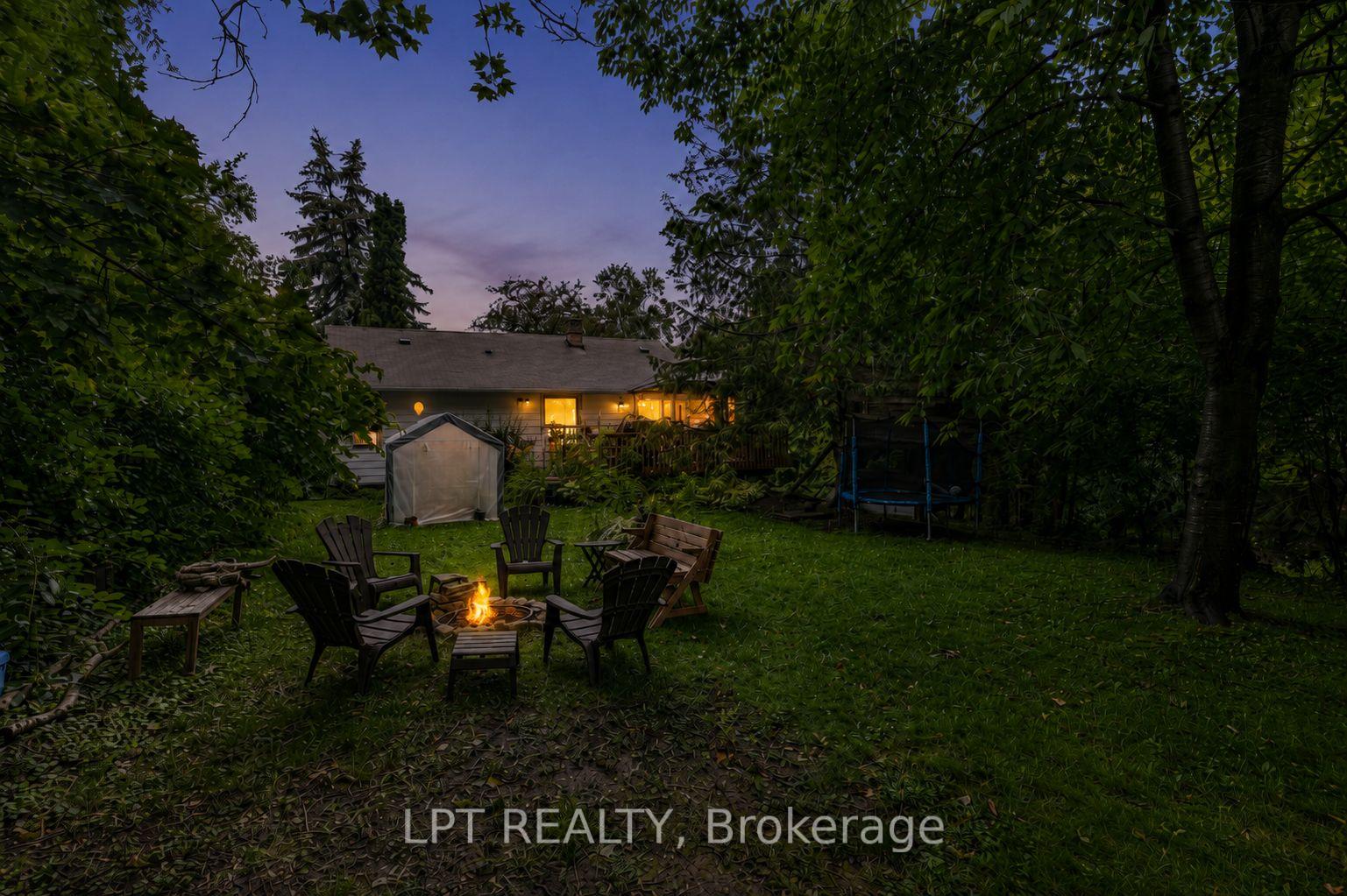 Photo 3 of 98 Don Mor Drive, Newmarket, Central Newmarket — HOMEH