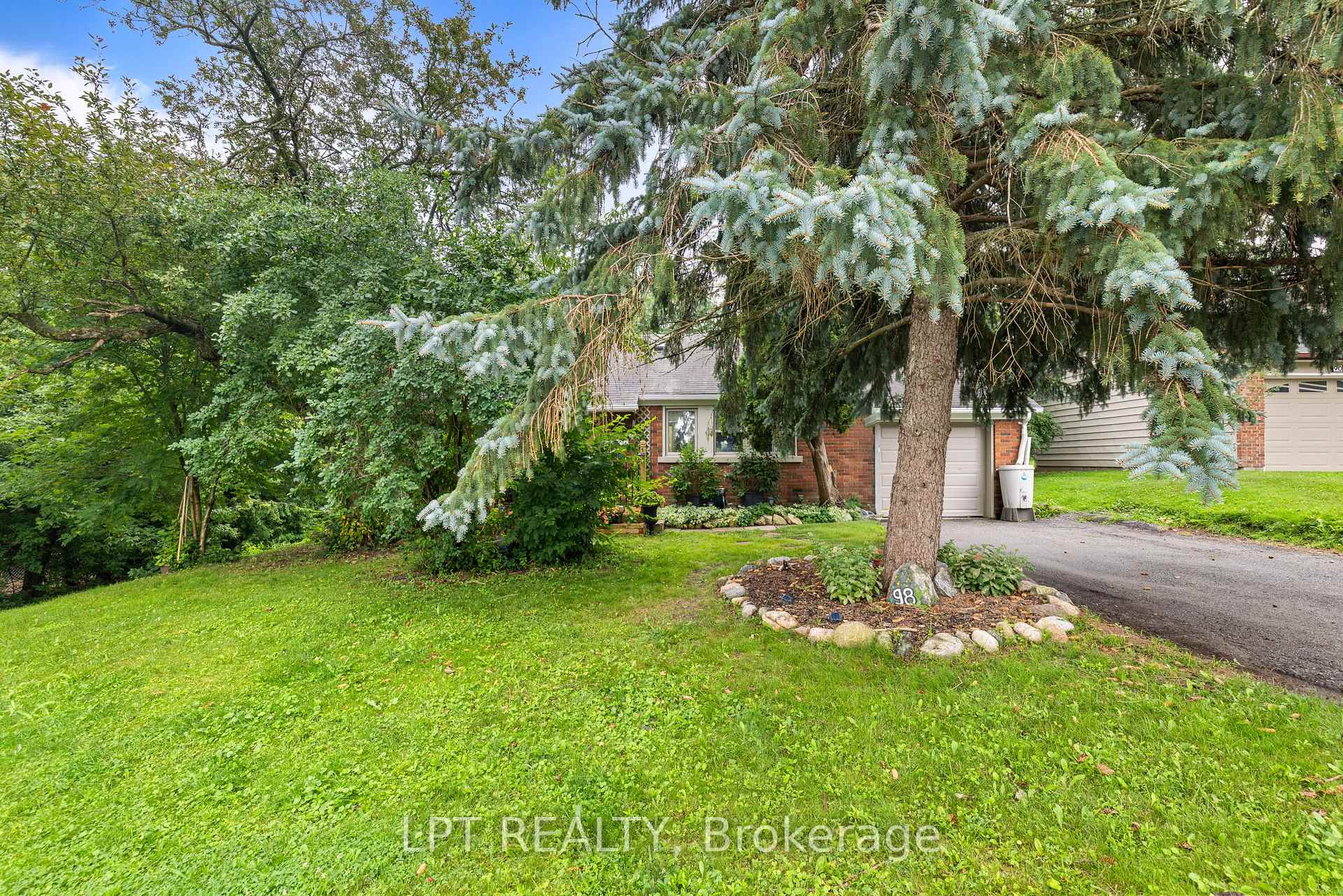Photo 6 of 98 Don Mor Drive, Newmarket, Central Newmarket — HOMEH