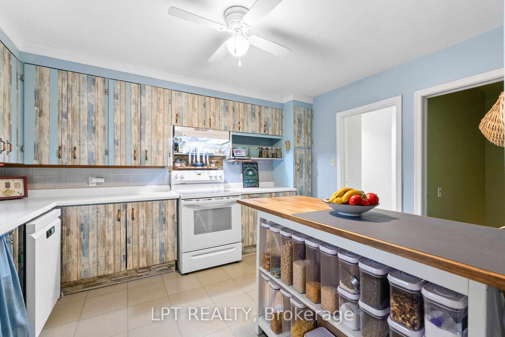 Photo 10 of 98 Don Mor Drive, Newmarket, Central Newmarket — HOMEH