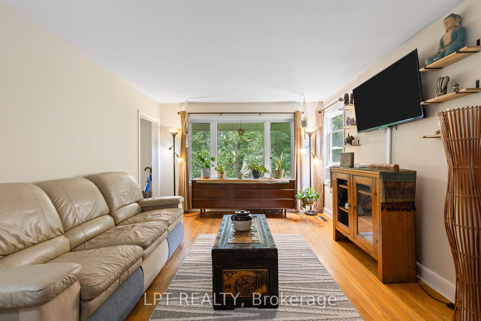Photo 12 of 98 Don Mor Drive, Newmarket, Central Newmarket — HOMEH