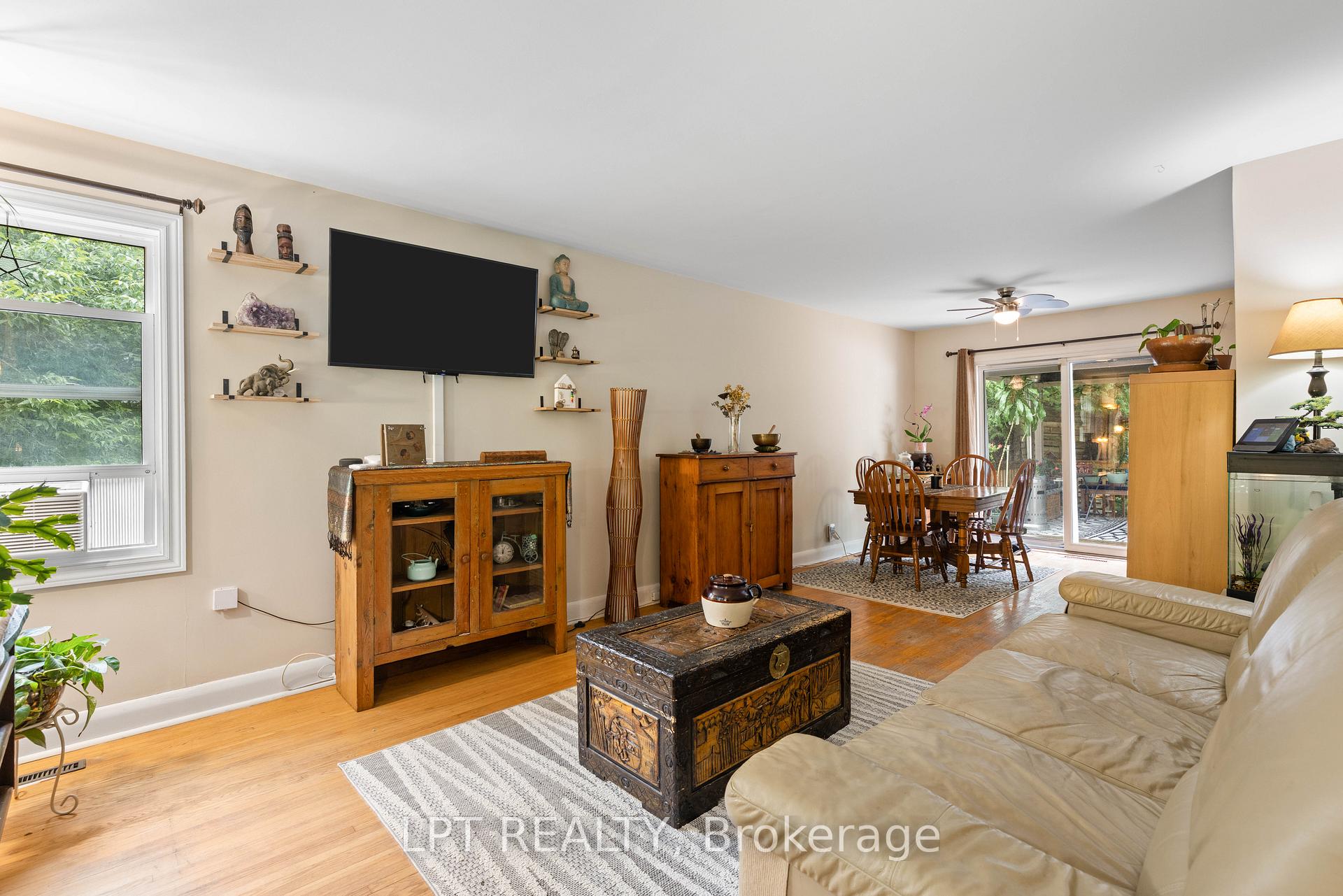 Photo 14 of 98 Don Mor Drive, Newmarket, Central Newmarket — HOMEH
