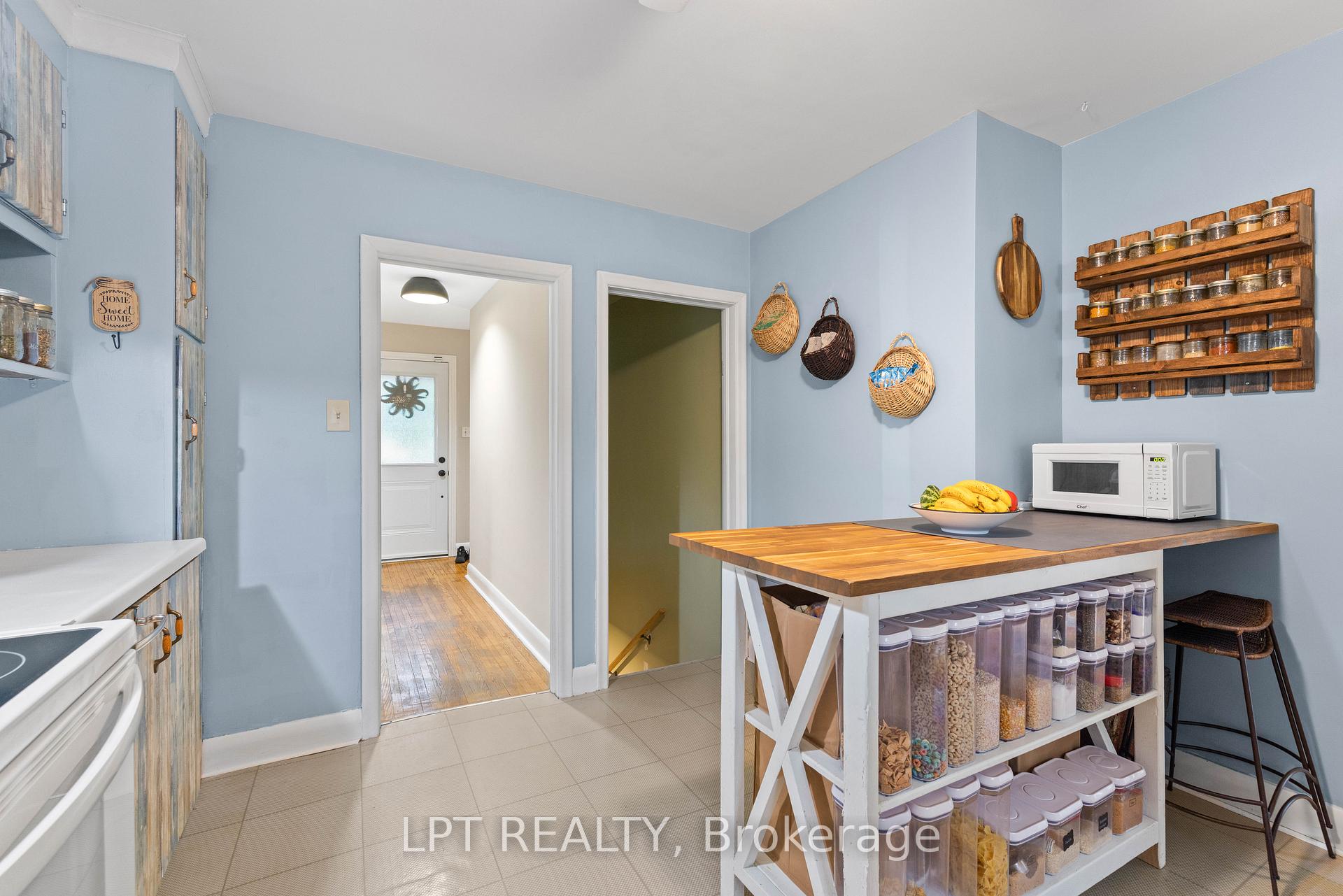 Photo 18 of 98 Don Mor Drive, Newmarket, Central Newmarket — HOMEH