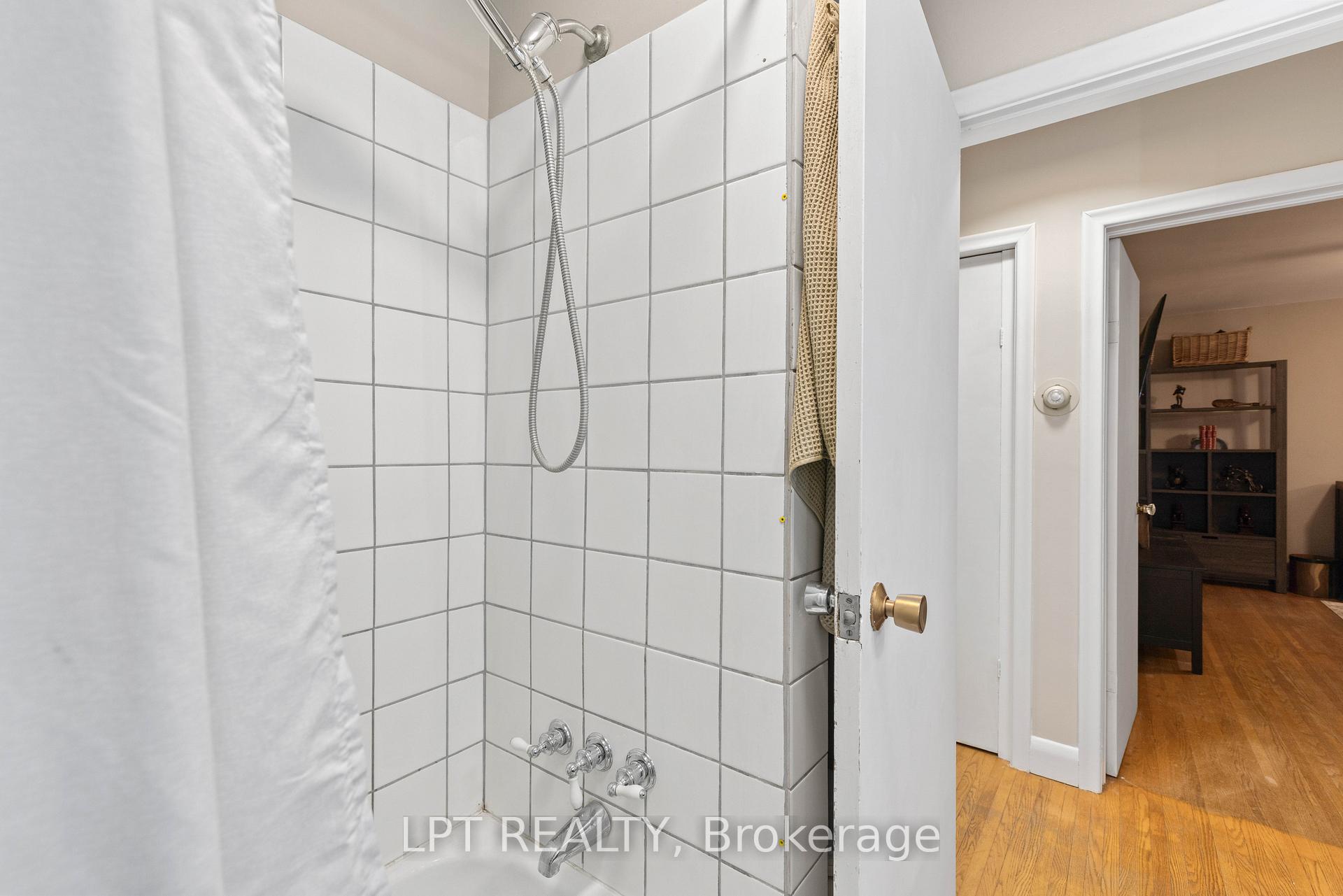Photo 22 of 98 Don Mor Drive, Newmarket, Central Newmarket — HOMEH