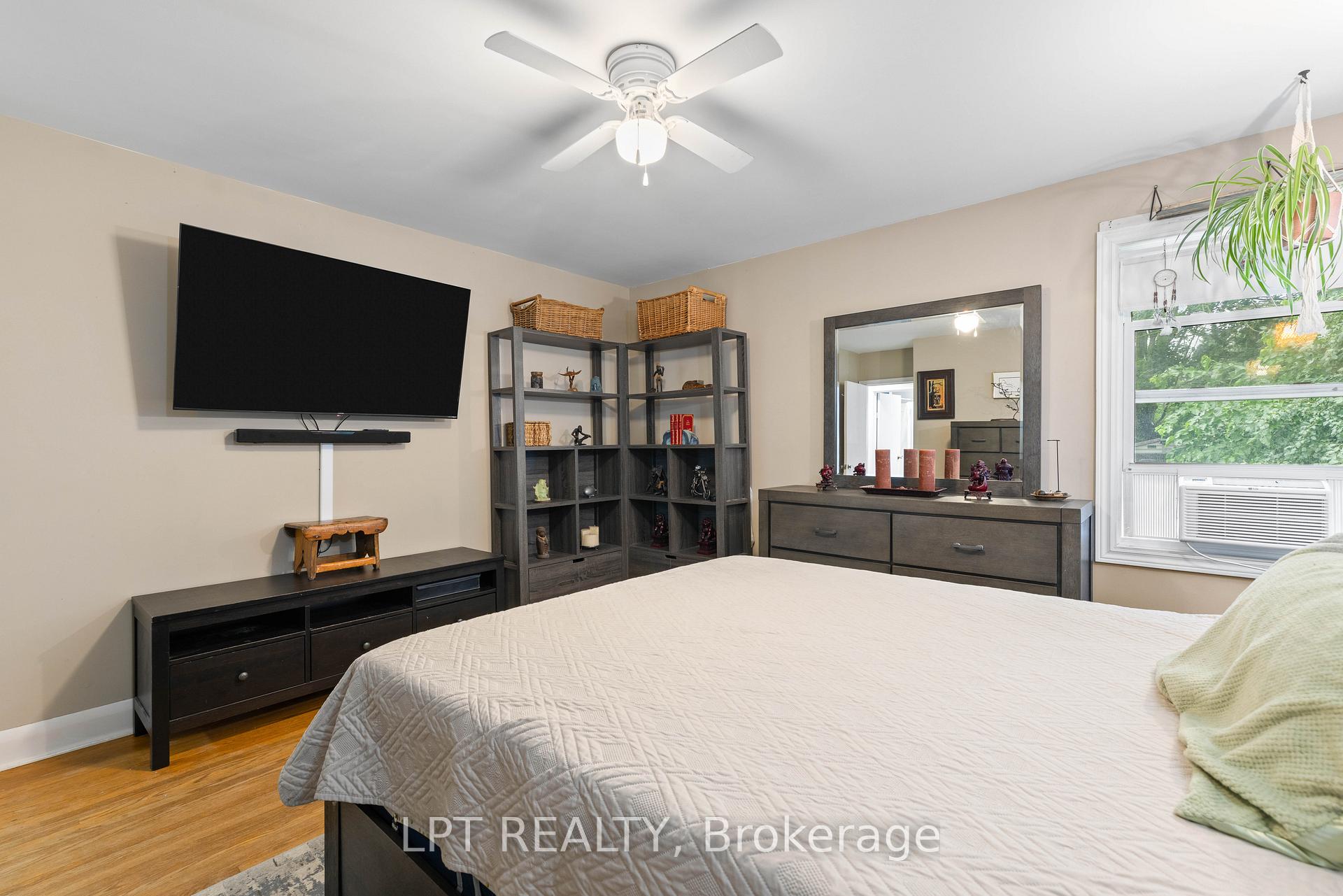 Photo 27 of 98 Don Mor Drive, Newmarket, Central Newmarket — HOMEH