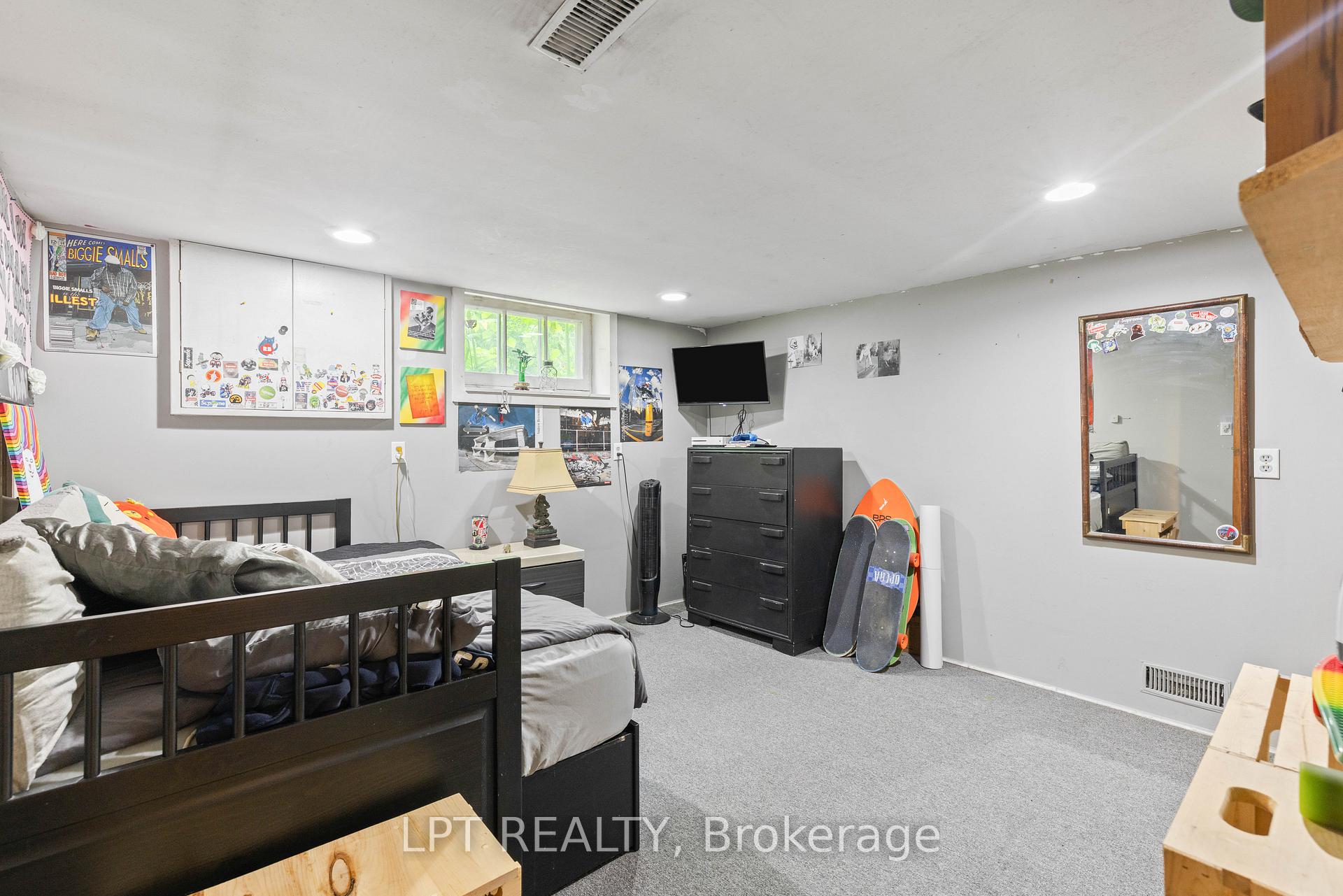 Photo 32 of 98 Don Mor Drive, Newmarket, Central Newmarket — HOMEH