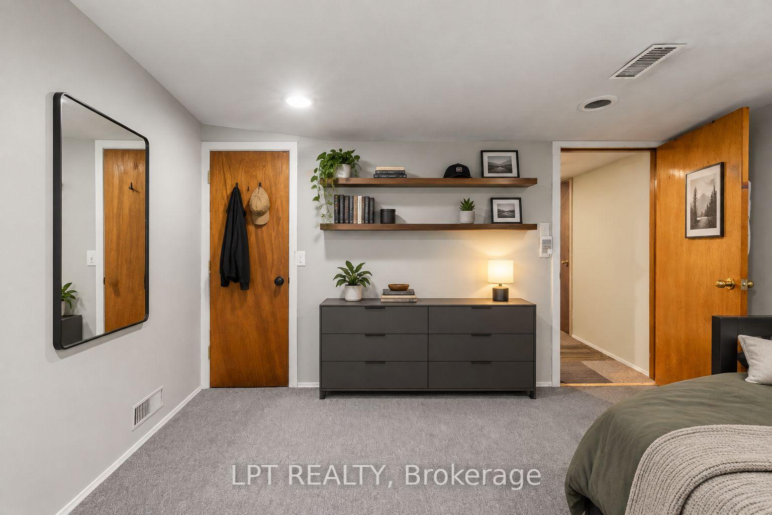 Photo 33 of 98 Don Mor Drive, Newmarket, Central Newmarket — HOMEH