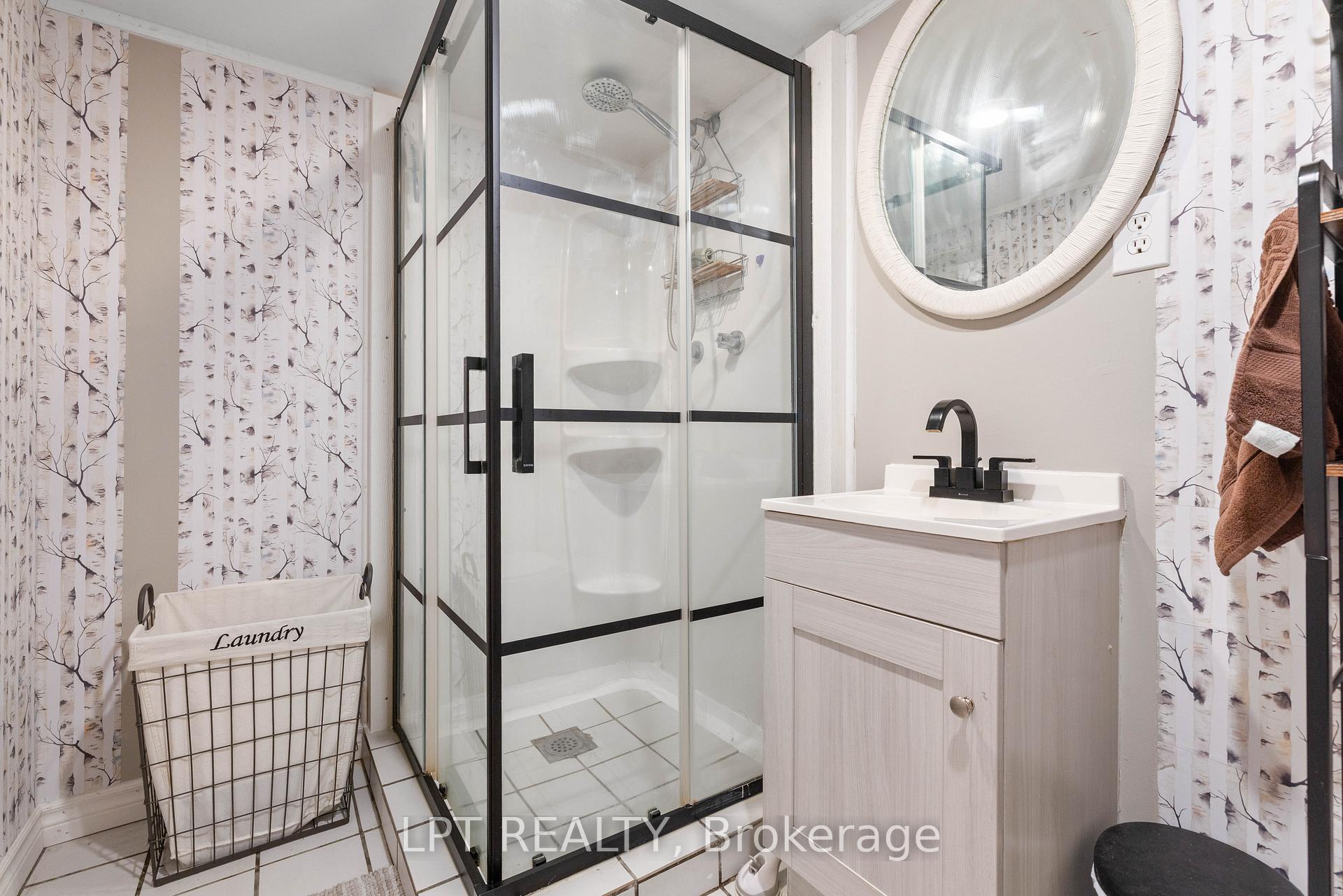 Photo 37 of 98 Don Mor Drive, Newmarket, Central Newmarket — HOMEH