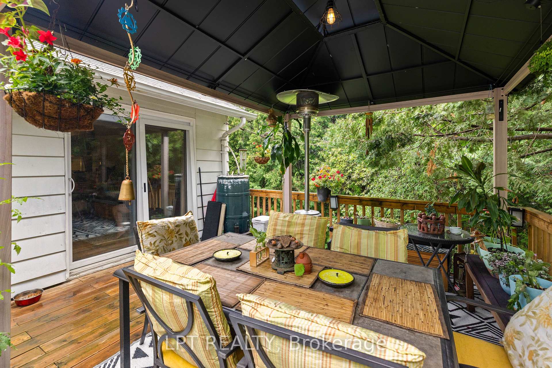 Photo 39 of 98 Don Mor Drive, Newmarket, Central Newmarket — HOMEH