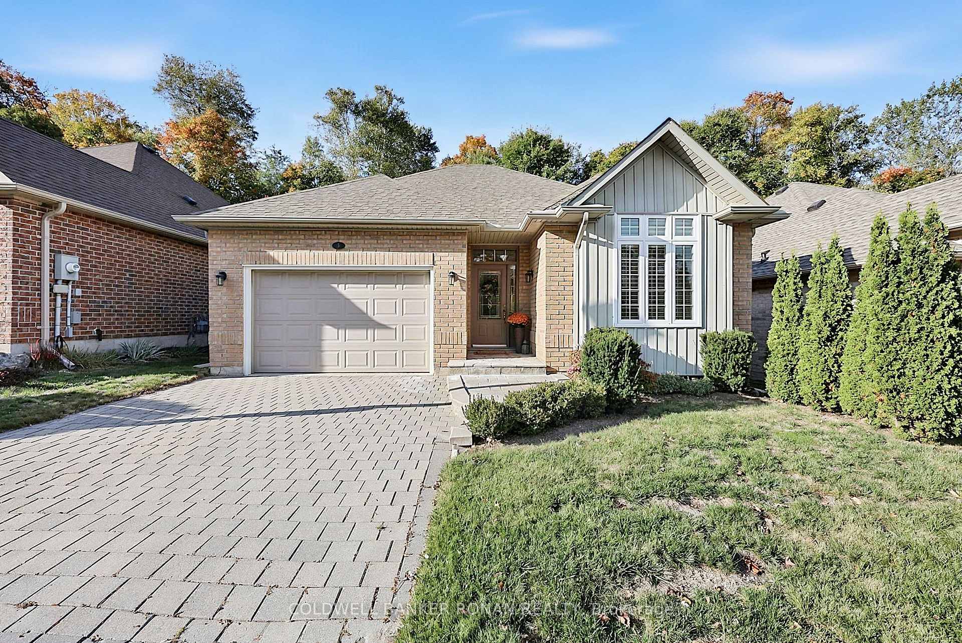 Photo 2 of 5 Hilliard Court, Caledon, Caledon East — HOMEH