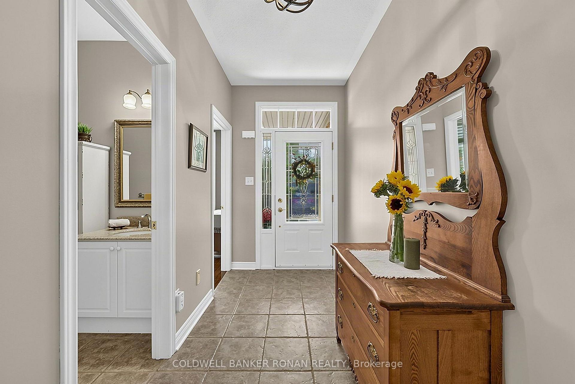 Photo 3 of 5 Hilliard Court, Caledon, Caledon East — HOMEH