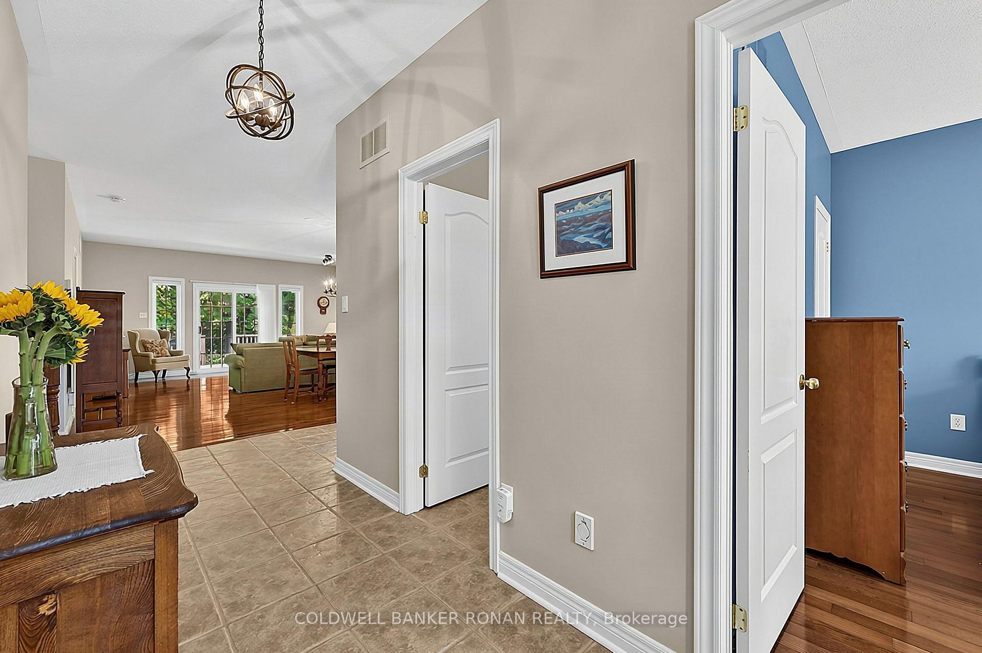 Photo 4 of 5 Hilliard Court, Caledon, Caledon East — HOMEH