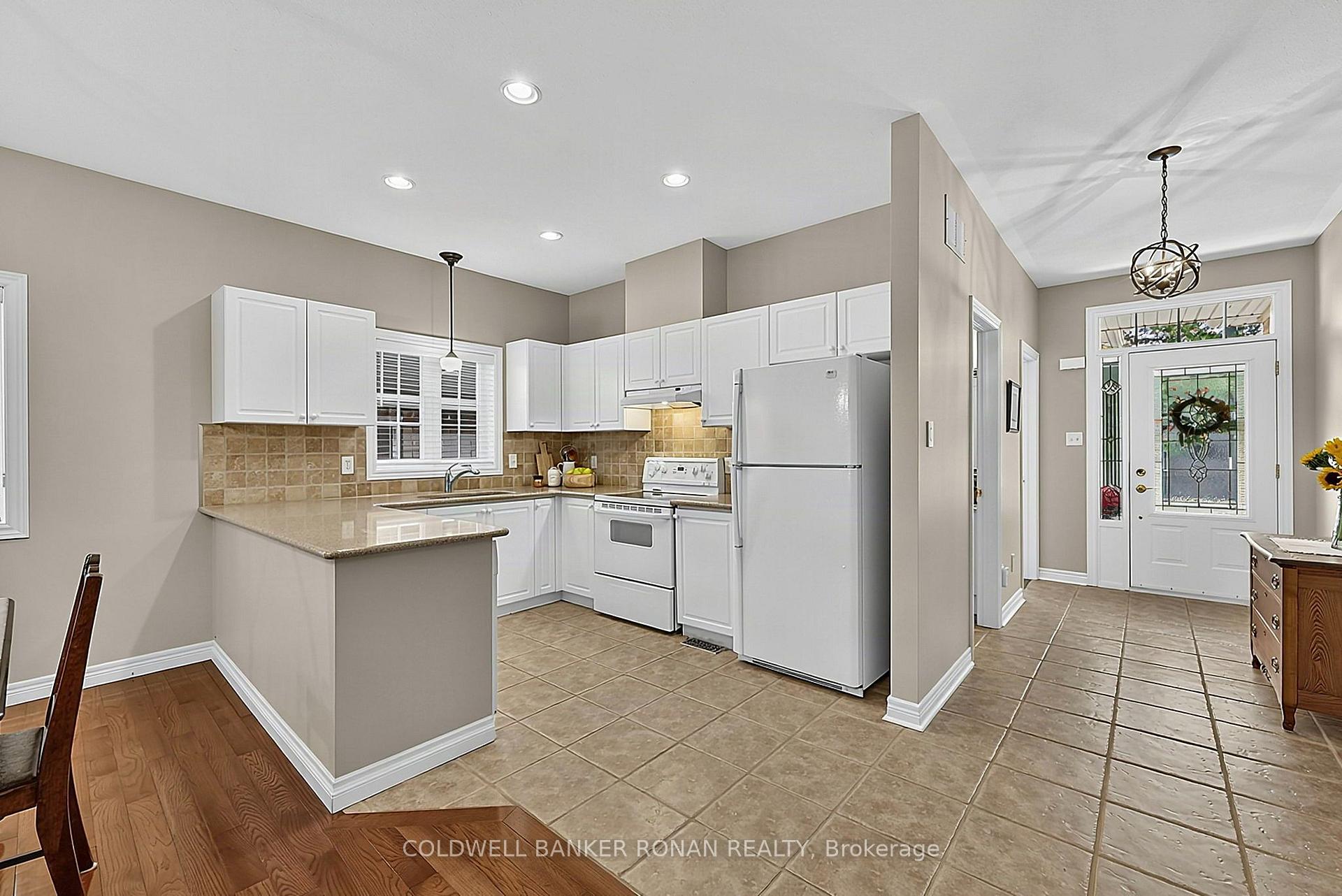 Photo 6 of 5 Hilliard Court, Caledon, Caledon East — HOMEH