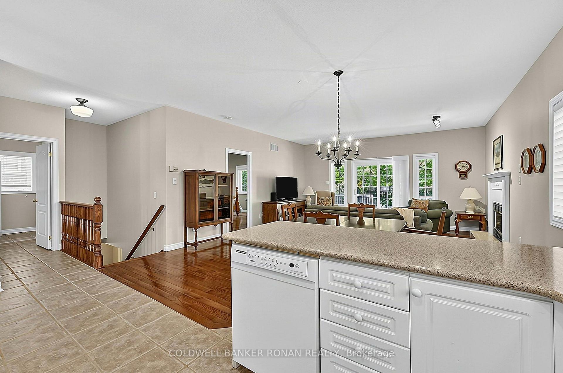 Photo 8 of 5 Hilliard Court, Caledon, Caledon East — HOMEH