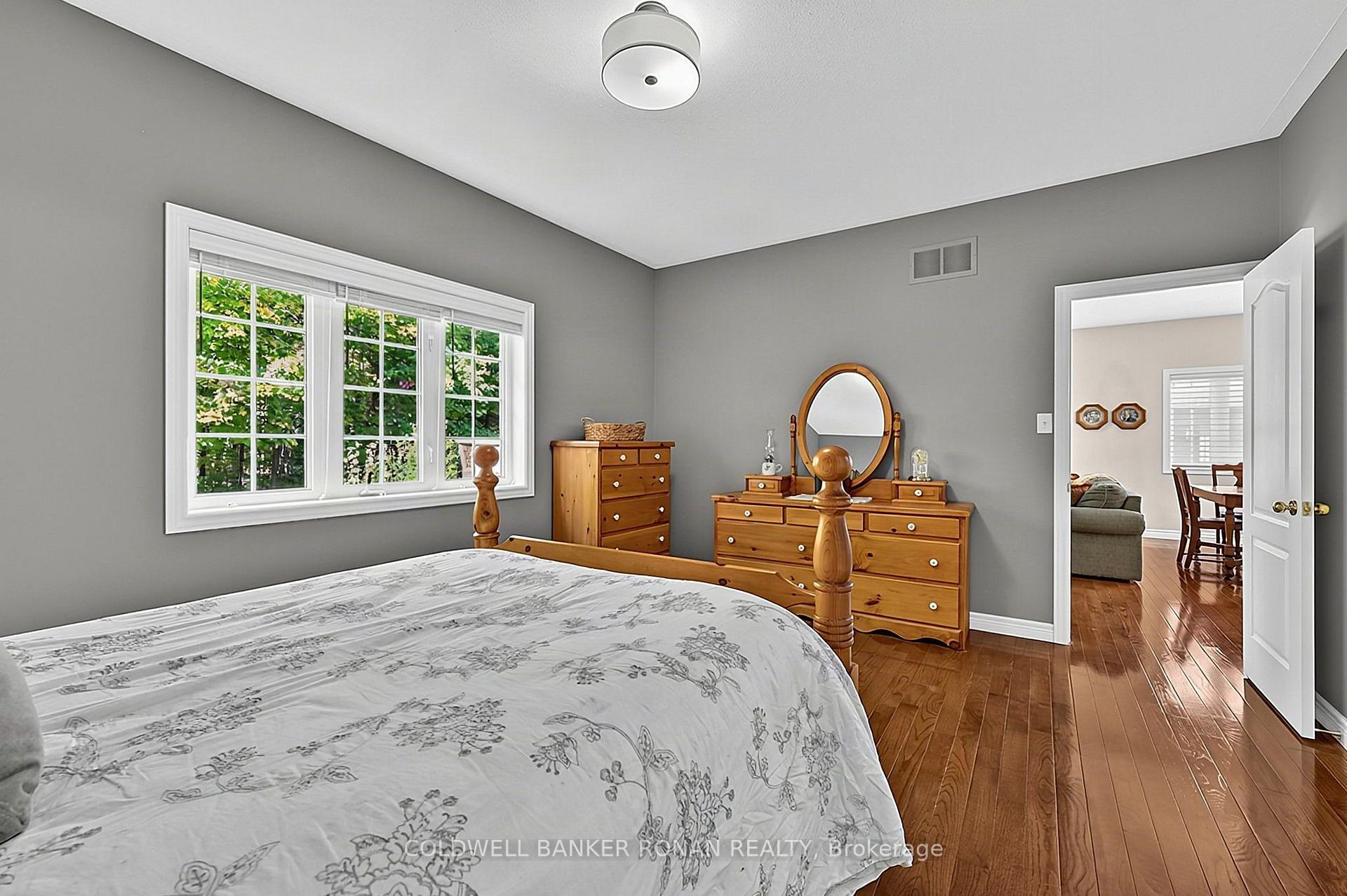 Photo 17 of 5 Hilliard Court, Caledon, Caledon East — HOMEH