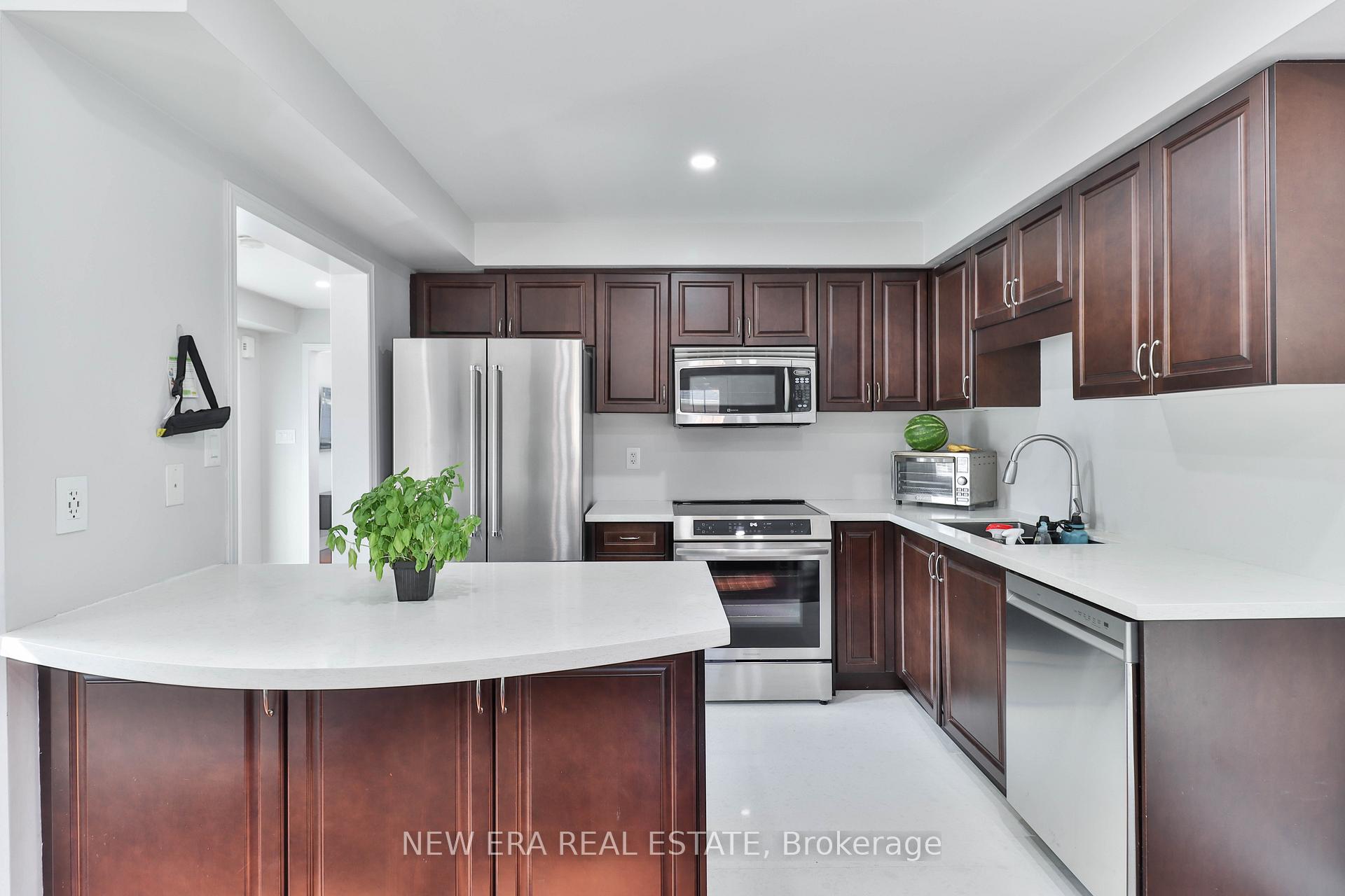 Photo 9 of 331 Davos Road, Vaughan, Vellore Village — HOMEH