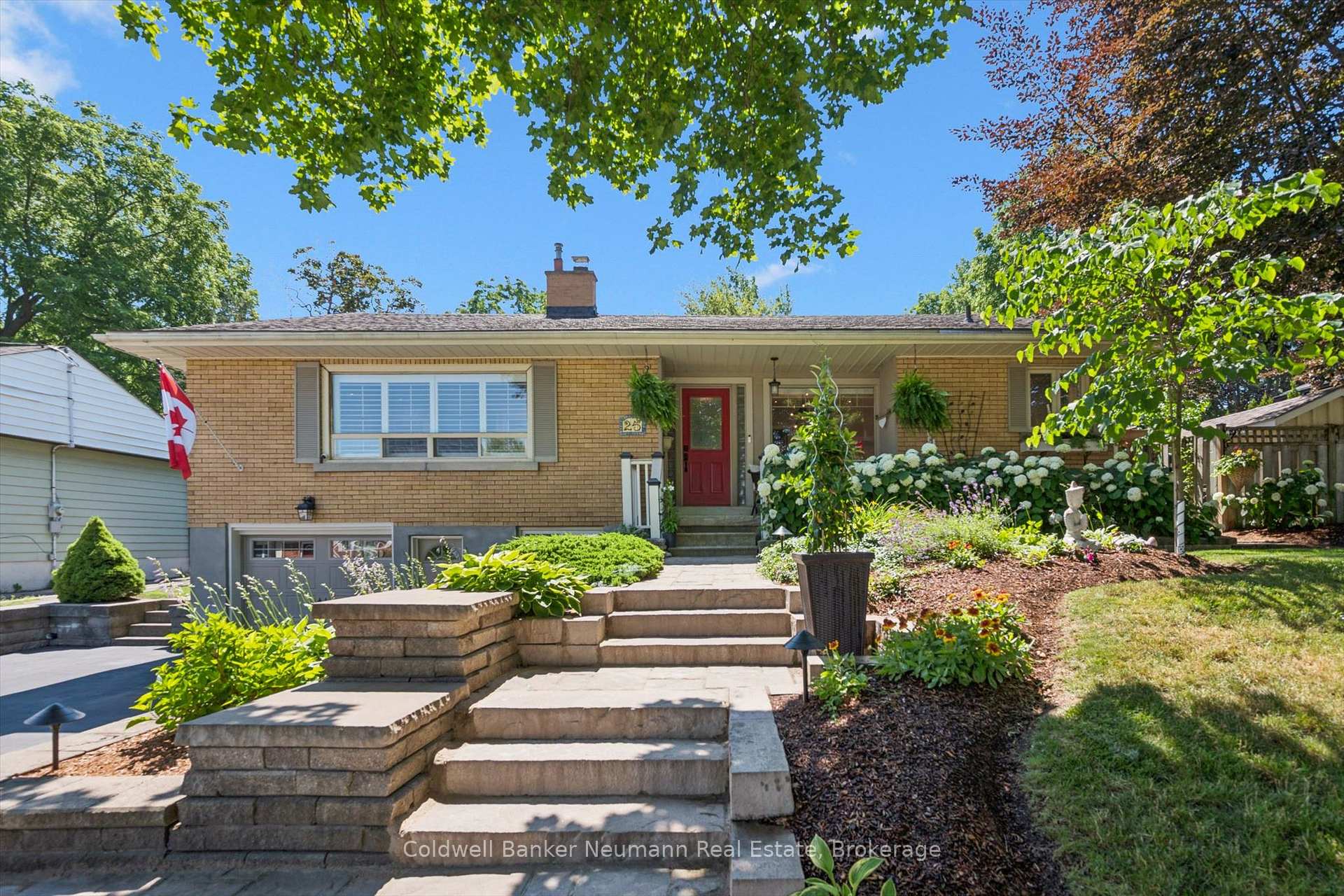 Photo 2 of 25 Bennett Avenue, Guelph, St. George's — HOMEH