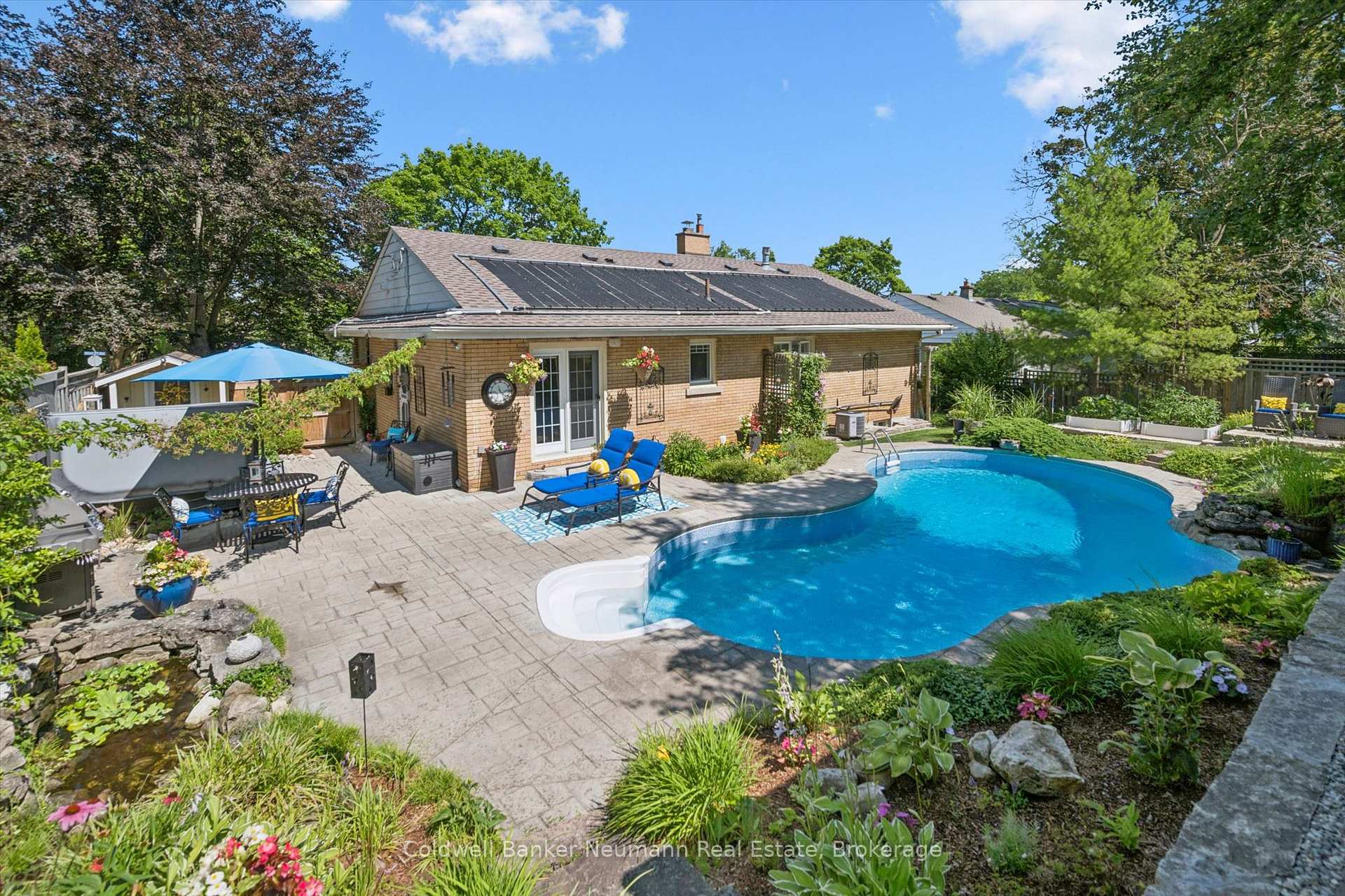 Photo 3 of 25 Bennett Avenue, Guelph, St. George's — HOMEH