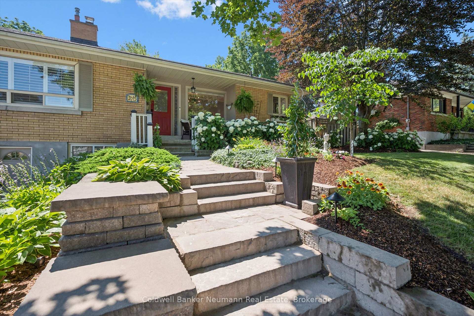 Photo 4 of 25 Bennett Avenue, Guelph, St. George's — HOMEH