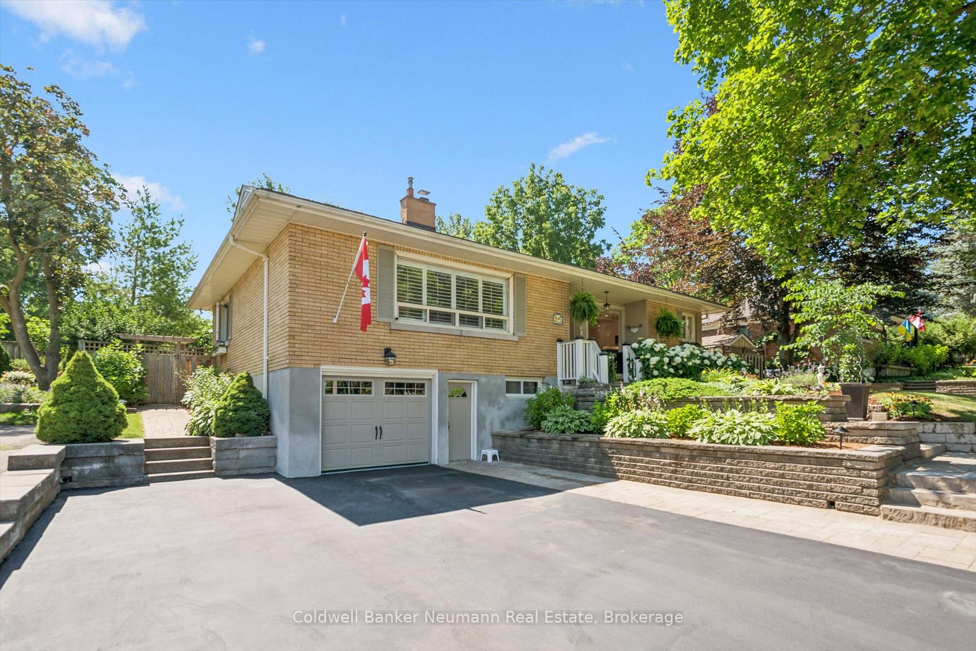 Photo 5 of 25 Bennett Avenue, Guelph, St. George's — HOMEH