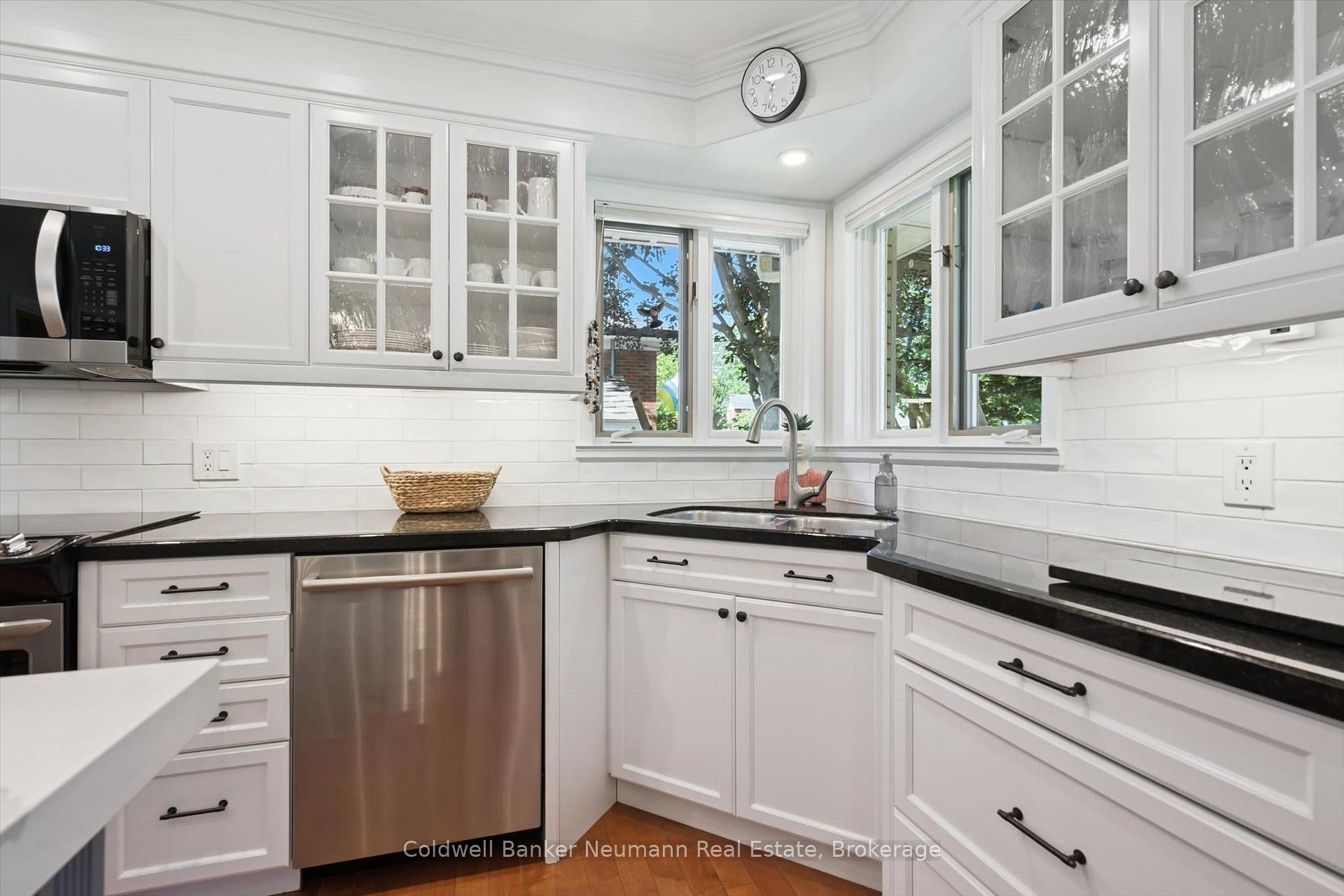 Photo 11 of 25 Bennett Avenue, Guelph, St. George's — HOMEH