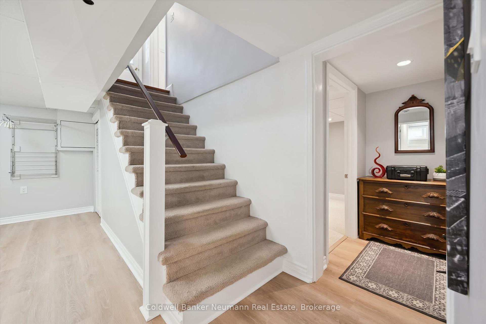 Photo 20 of 25 Bennett Avenue, Guelph, St. George's — HOMEH