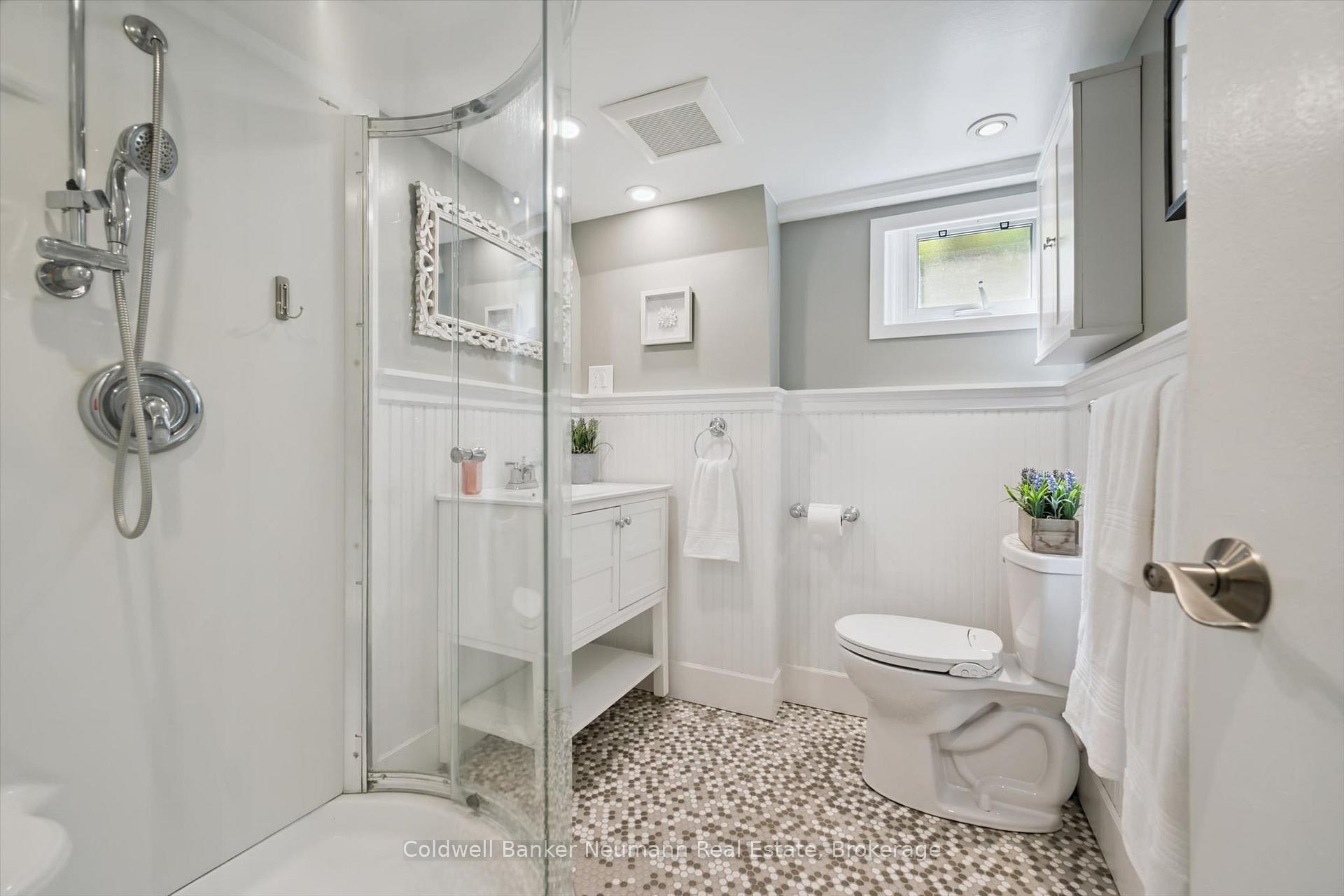 Photo 22 of 25 Bennett Avenue, Guelph, St. George's — HOMEH