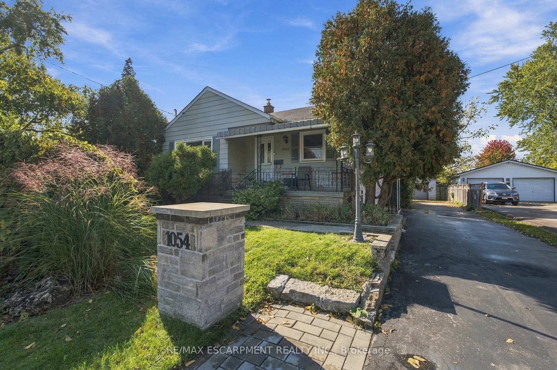 Photo of 1054 Glendor Avenue